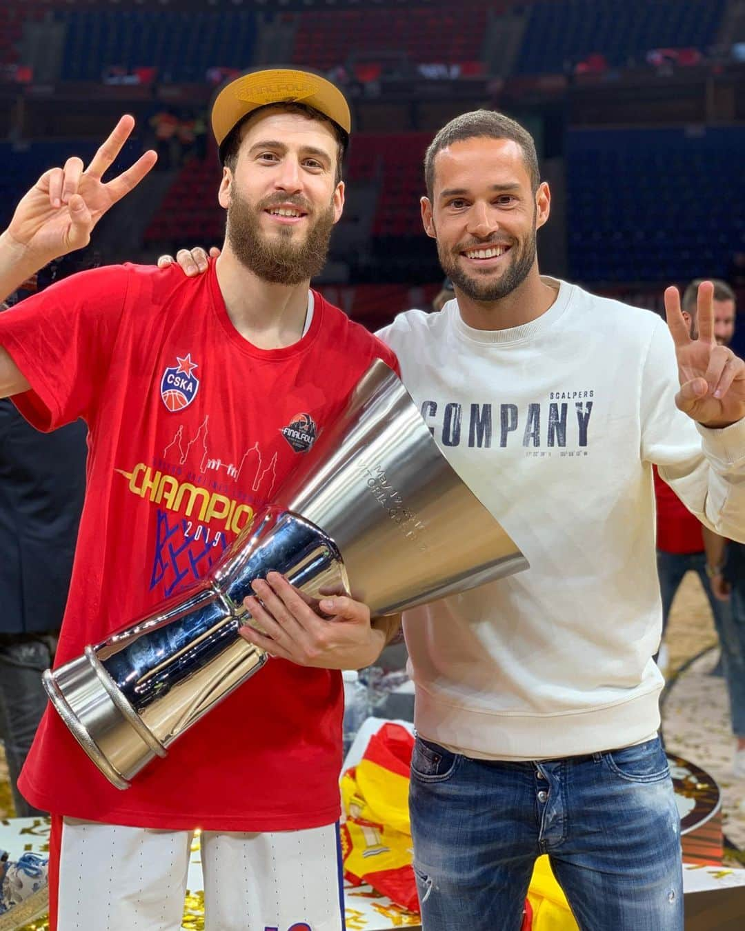 マリオ・スアレスさんのインスタグラム写真 - (マリオ・スアレスInstagram)「Enhorabuena man 🔥@sergiorodriguezoficial  2 de 2 🏆🏆 😀😀💪💪」5月20日 6時24分 - mariosuarez4