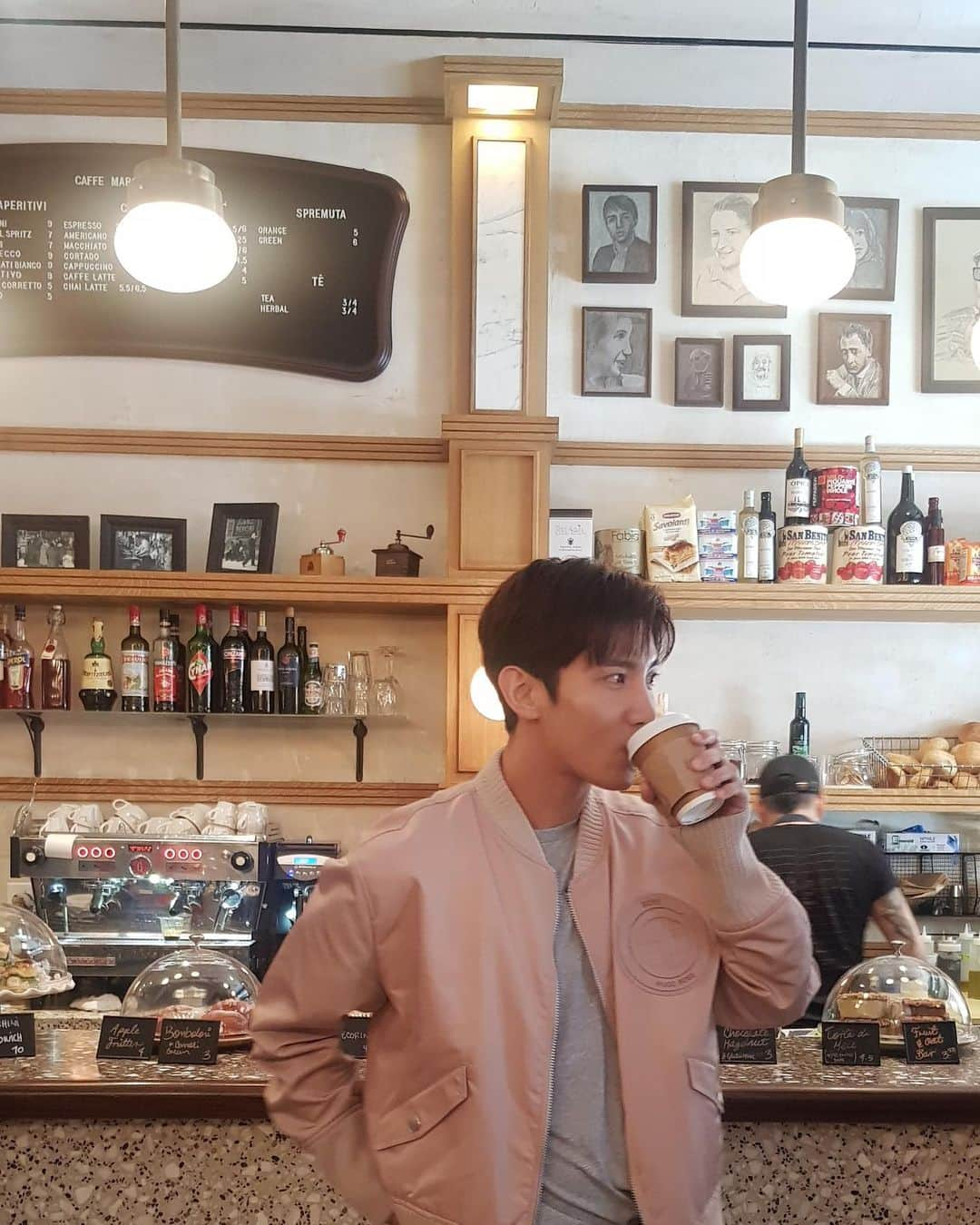 チャンミンさんのインスタグラム写真 - (チャンミンInstagram)「Coffee!!☕️ Shot by @hyunjoon88」5月20日 6時27分 - changmin88