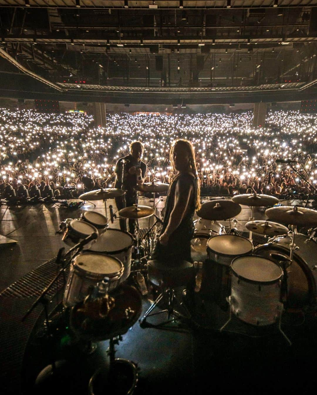 Shinedownさんのインスタグラム写真 - (ShinedownInstagram)「PHILLY... Can’t get last night off our minds!!! It was absolutely NEXT LEVEL. Until next time my friends... . . 📷 @sanjayparikhphoto #shinedown #shinedownfamily #philly #mmrbq @933wmmr」5月20日 6時33分 - shinedown