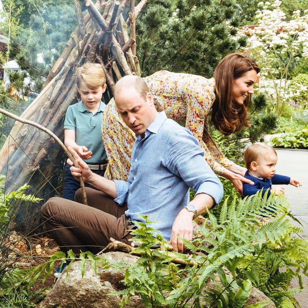 People Magazineさんのインスタグラム写真 - (People MagazineInstagram)「Kate Middleton and Prince William spent some family time with their adorable little ones Prince George, Princess Charlotte and Prince Louis at the Chelsea Flower Show in London. ❤️ What a royal way for the Duke and Duchess of Cambridge to enjoy Sunday fun day! Tap our bio link for more on the family’s special outing. | 📷: Matt Porteous/PA Wire」5月20日 6時38分 - people