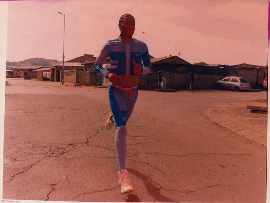 OFF-WHITE C/O VIRGIL ABLOHさんのインスタグラム写真 - (OFF-WHITE C/O VIRGIL ABLOHInstagram)「@castersemenya800m for Off-White™ c/o @nike women’s running campaign in Soweto, Johannesburg. photography c/o @leacolombo styling c/o  @matthew_josephs」5月20日 7時01分 - off____white