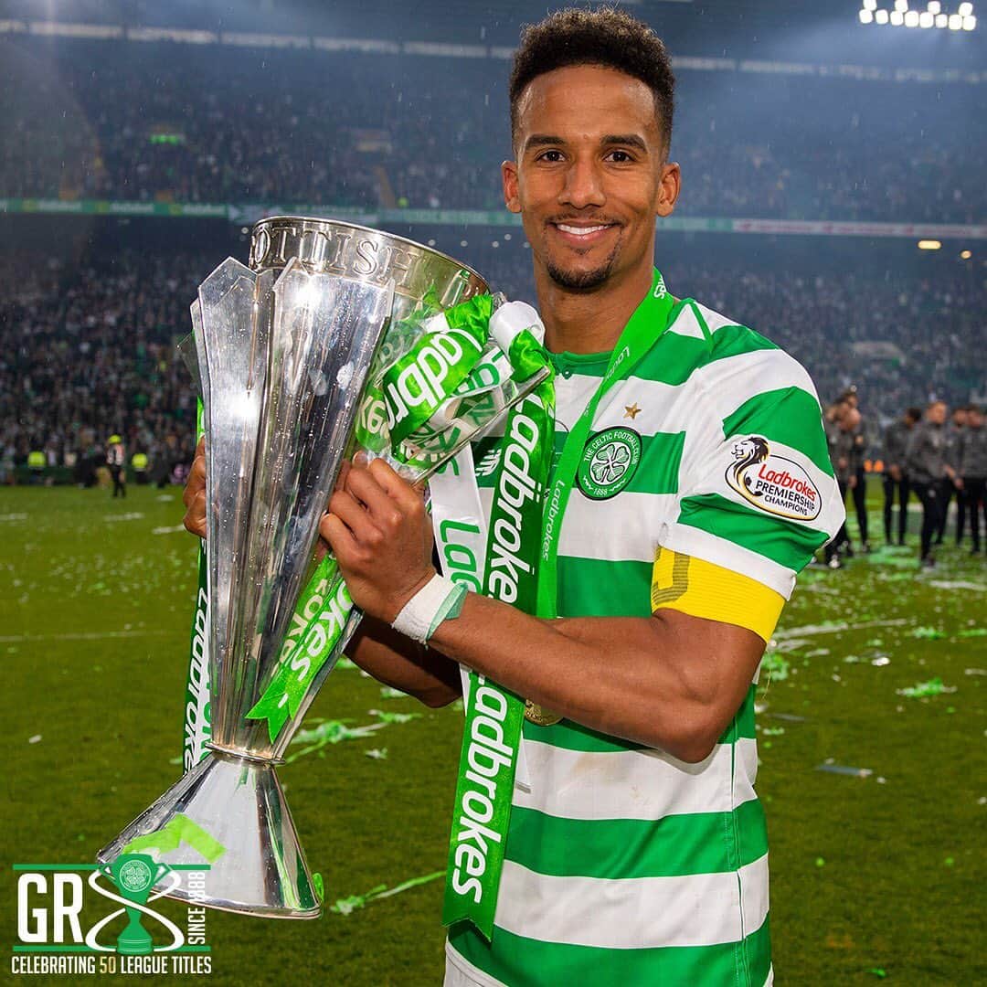 スコット・シンクレアのインスタグラム：「...What a team, what a day!🍀 #celticfc」