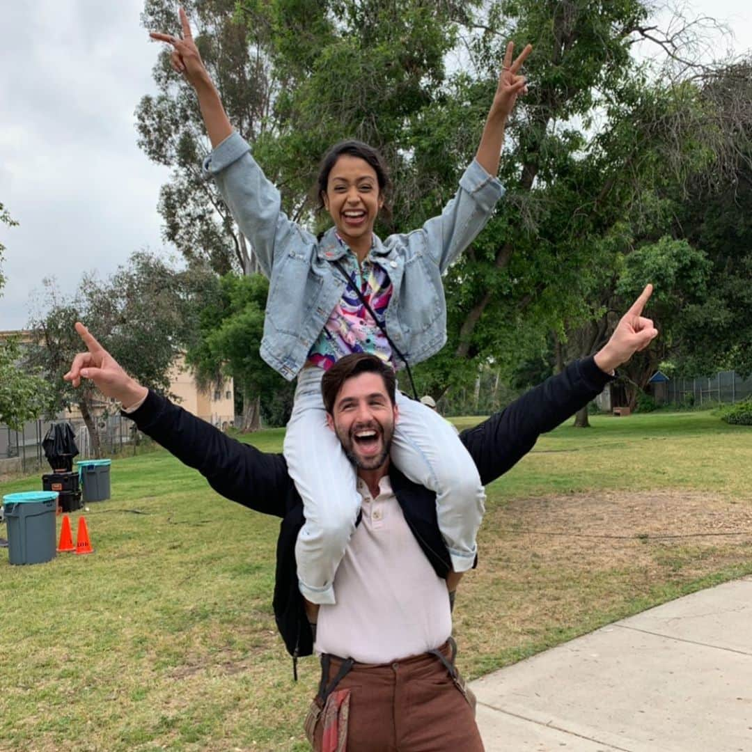 MTVさんのインスタグラム写真 - (MTVInstagram)「Get you a friend who supports you like #JoshPeck supports #LizaKoshy⭐ | 🔁 @shuapeck」5月20日 7時00分 - mtv