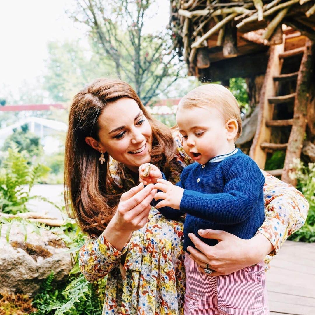 キャサリン（ケンブリッジ公爵夫人）のインスタグラム：「The Duke and Duchess of Cambridge with Prince George, Princess Charlotte and Prince Louis during a sneak peek of Kate's stunning garden at the Royal Horticultural Society's Chelsea Flower Show」