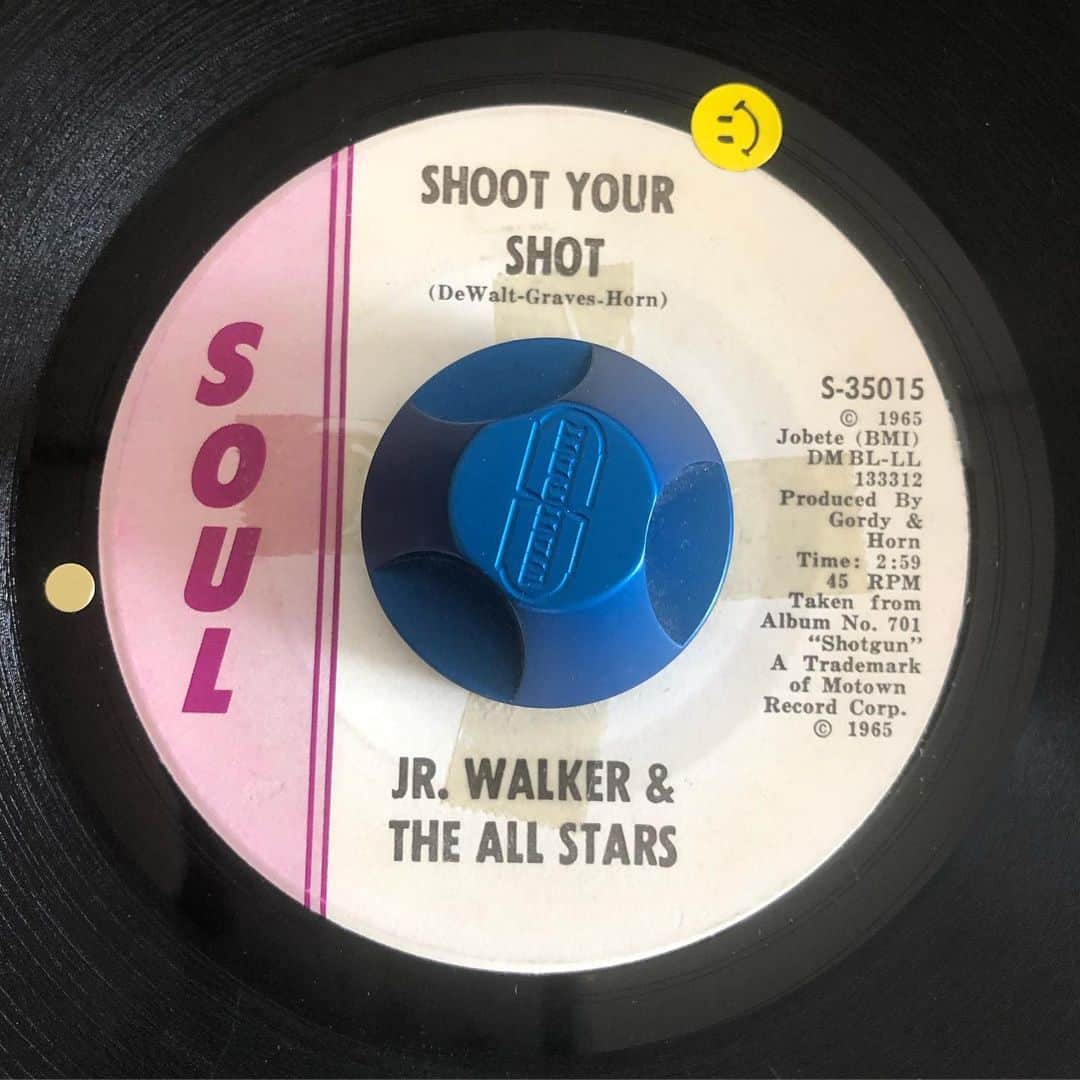 MUROさんのインスタグラム写真 - (MUROInstagram)「おはようございます〜 #motownmonday #1965  #soulrecords #jrwalker  #shootyourshot」5月20日 7時18分 - dj_muro