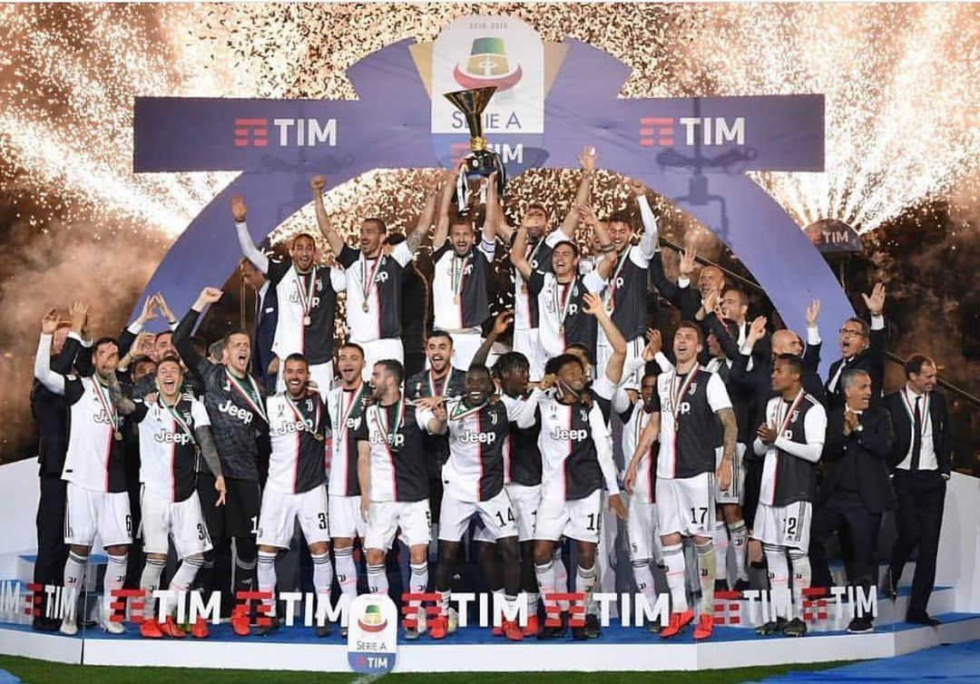 マッティア・ペリンさんのインスタグラム写真 - (マッティア・ペリンInstagram)「Dal Q4...allo Scudetto, i sogni si avverano! 🇮🇹🥇🏆 #trofeoètrofeo」5月20日 7時19分 - mattiaperin