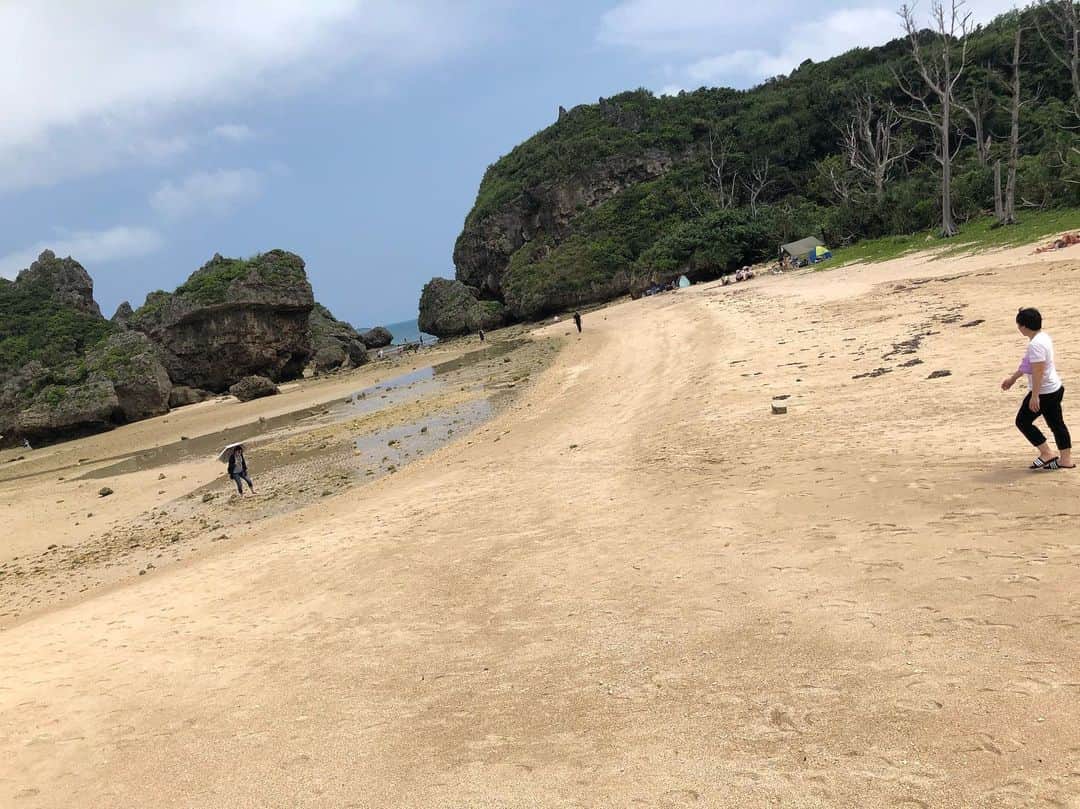 REIJIさんのインスタグラム写真 - (REIJIInstagram)「昨日は仲間とバーベキューin浜比嘉島。ビーチが素敵過ぎて時の流れもゆっくりでした。良い景色とキッズ達にかなり癒されて充電完了です。 昨日は本当に子供欲しいかもって思った(その前に相手)」5月20日 7時14分 - reiji_kimura