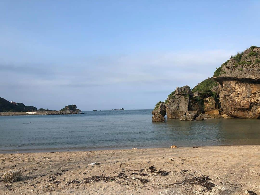 REIJIさんのインスタグラム写真 - (REIJIInstagram)「昨日は仲間とバーベキューin浜比嘉島。ビーチが素敵過ぎて時の流れもゆっくりでした。良い景色とキッズ達にかなり癒されて充電完了です。 昨日は本当に子供欲しいかもって思った(その前に相手)」5月20日 7時14分 - reiji_kimura