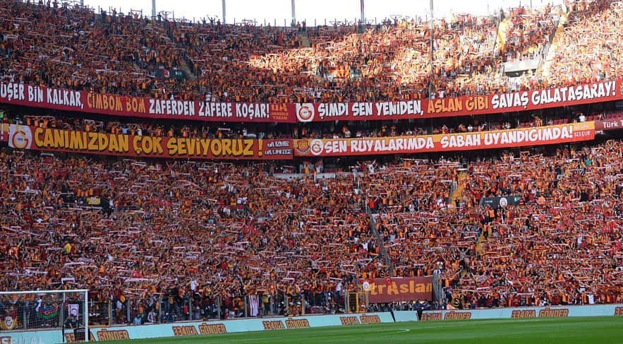 ガラタサライSKさんのインスタグラム写真 - (ガラタサライSKInstagram)「📸 BURASI SAMİ YEN! #ŞampiyonGalatasaray」5月20日 7時23分 - galatasaray