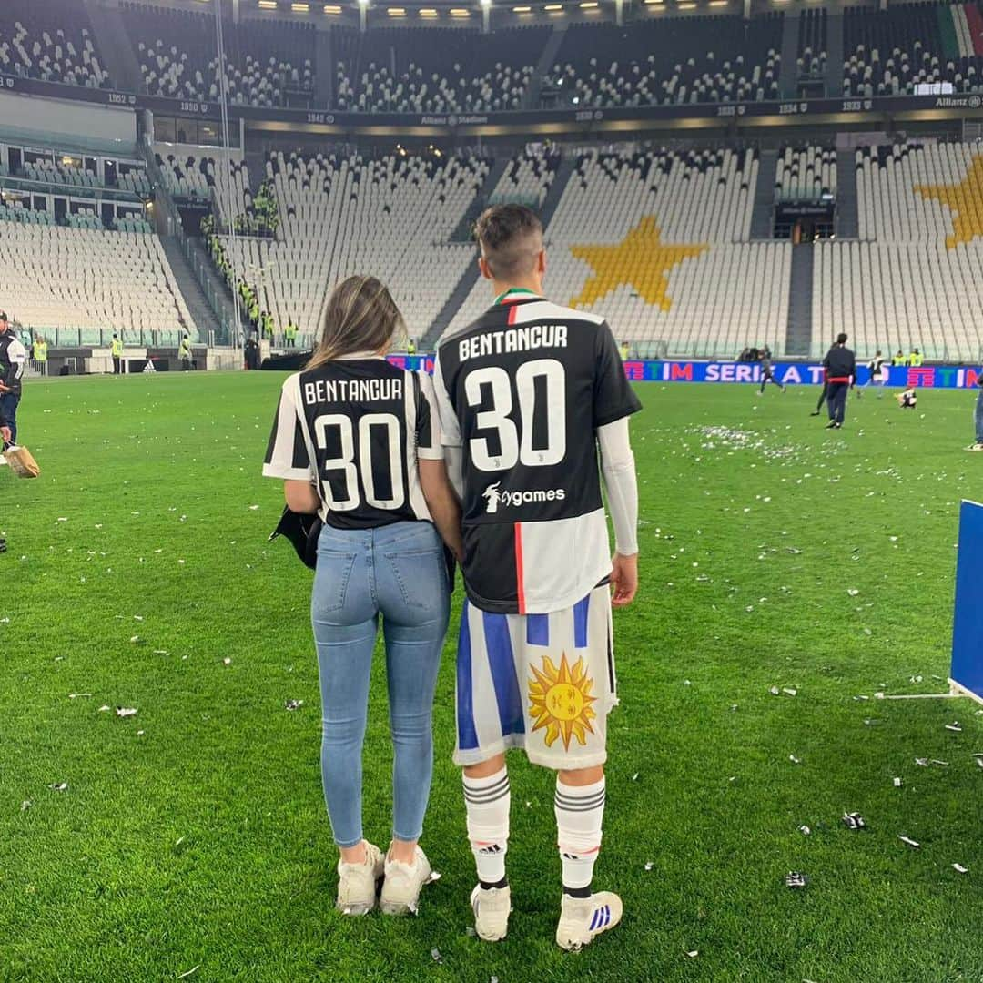 ロドリゴ・ベンタンクールさんのインスタグラム写真 - (ロドリゴ・ベンタンクールInstagram)「Campioni dell’Italia siamo noi!! ⚪️⚫️ @juventus」5月20日 7時25分 - rodrigo_bentancur