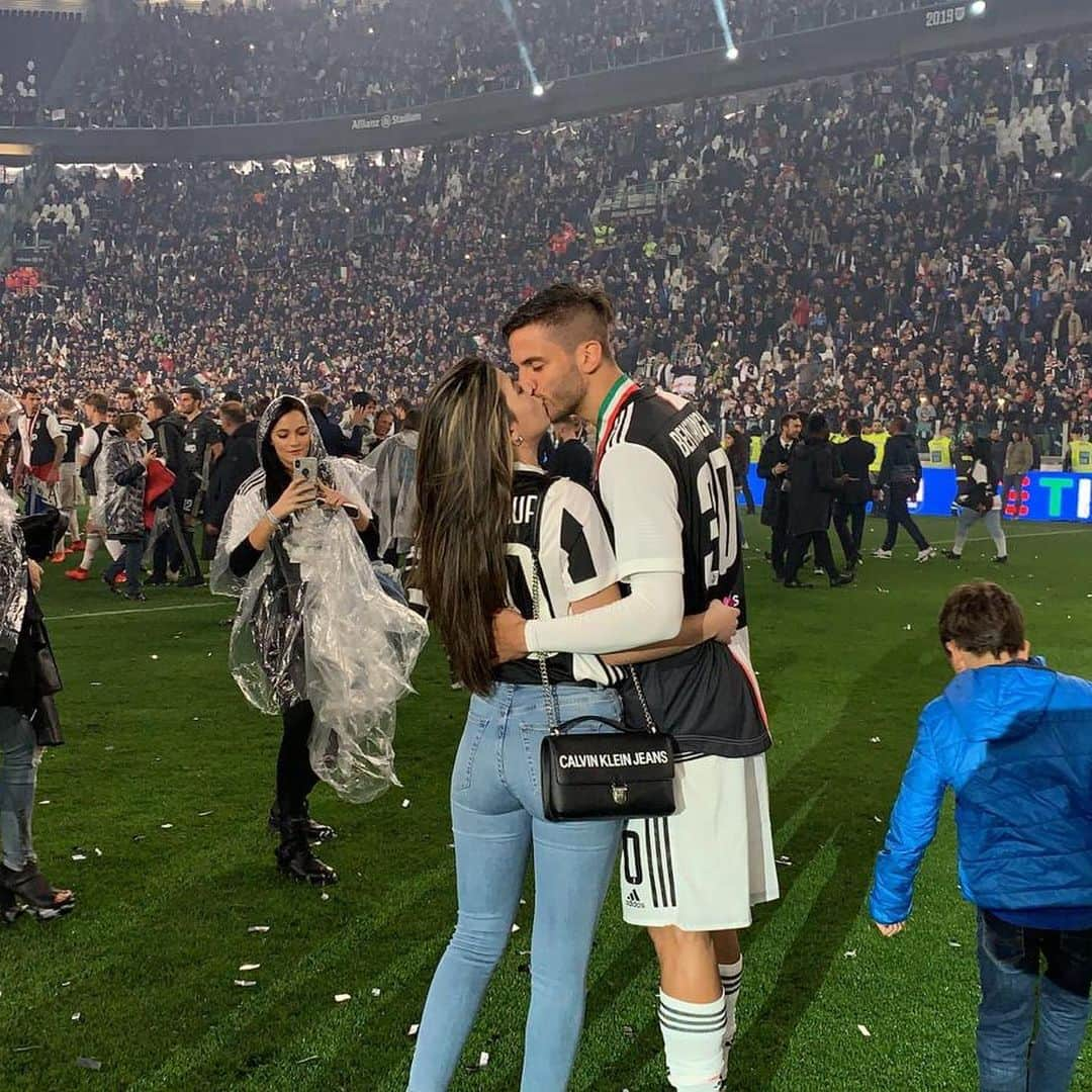 ロドリゴ・ベンタンクールさんのインスタグラム写真 - (ロドリゴ・ベンタンクールInstagram)「Campioni dell’Italia siamo noi!! ⚪️⚫️ @juventus」5月20日 7時25分 - rodrigo_bentancur