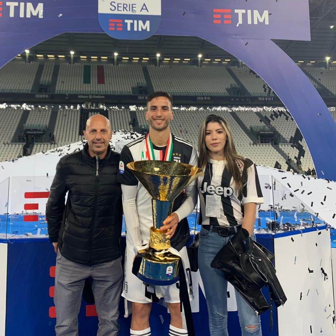 のインスタグラム：「Campioni dell’Italia siamo noi!! ⚪️⚫️ @juventus」