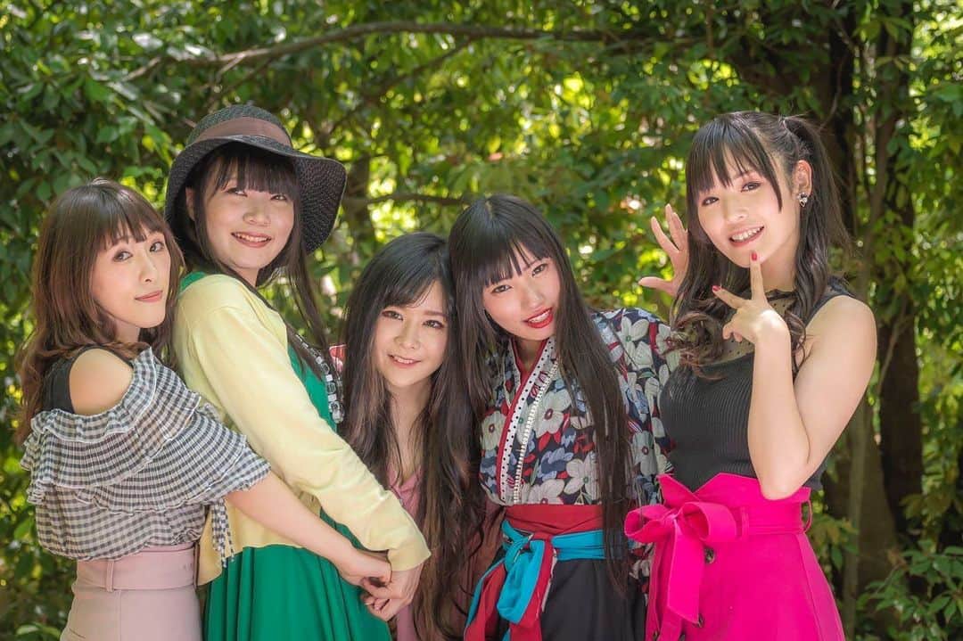 のインスタグラム：「#合同大撮 ありがとうございました✨ 左から、マシュマロメンバー . 🌸ゆきりん 🌸尾形一華 🌸李マリ 🌸秋元るい 🌸尾形一華 . . 合同大撮は私にとって、 まず最初にうずらフォトのモデルとして参加させていただいて、 . 第2回からは、マシュマロ撮影会の主催として参加させていただきました。 2回のみ不参加でしたが、残りは全て皆勤賞です。 約5年合同大撮と関わらせていただいたこと、本当にマシュマロの運営としても一モデルとしても非常に運良くて、また光栄なことでした。 . 合同大撮という名前ではなくなるかもしれませんが、 各主催さんとも今後も仲良くさせていただきたいと思っておりますので、またなにかできるといいな😆 . 今までたくさんのモデル、カメラマンさんに参加していただいて本当にありがとうございました！ . . #マシュマロ撮影会 #portrait #portraitphotography #good_portraits_world #lovers_nippon_portrait #portraits #jp_portrait部 #ポートレート #photography #写真好きな人と繋がりたい #ファインダー越しの私の世界 #instagood #photographer #photooftheday #東京カメラ部 #tokyocameraclub  #ポートレートしま専科 #japanesegirl #followme #ig_japan  #kawaiigirl #ポートレートモデル募集 #モデル募集 #asiangirls」