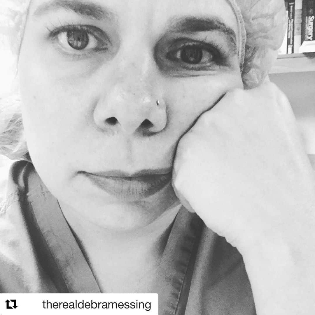 エリザベス・パーキンスさんのインスタグラム写真 - (エリザベス・パーキンスInstagram)「PLEASE read this. #Repost @scarymommy @therealdebramessing  I have been an ob/gyn for almost 17 years. And I would like to invite you to come into my exam room just for a moment, to listen to the stories I have heard from women. Listen carefully to what is said to me behind closed doors. And then get the fuck out, you and your decisions about her life don’t belong there.... I can’t afford to feed my children I have now. I fear for my life. I went into heart failure with my last pregnancy. My tubes were tied, I never intended to have more kids. I’m starting grad school in a week. I had an affair and made a mistake and I don’t want to break up my family. I am alone. I had a one night stand and don’t know who the father is. I was raped. I am 13 years old. I’m 48 years old. I have breast cancer and am getting chemotherapy. My uterus ruptured during my last pregnancy. My diabetes is completely uncontrolled. This pregnancy put me in kidney failure. I have malignant melanoma. My baby has multiple anomalies. I’m worried I will kill myself if I keep this pregnancy. I don’t want a baby right now. I don’t want to be pregnant.  Here’s the thing. Even with all those statements, the truth is, it should not matter. You don’t need a reason other than, this is your choice.  My body. My choice.  And if I get sent to prison for 99 years for taking care of my patient during such a personal and difficult decision, we have gone too far!  #stayoutofmyexamroom #everyoneshouldhavethechoiceandaccess #isupportplannedparenthood #plannedparenthood」5月20日 7時44分 - elizabethperkins