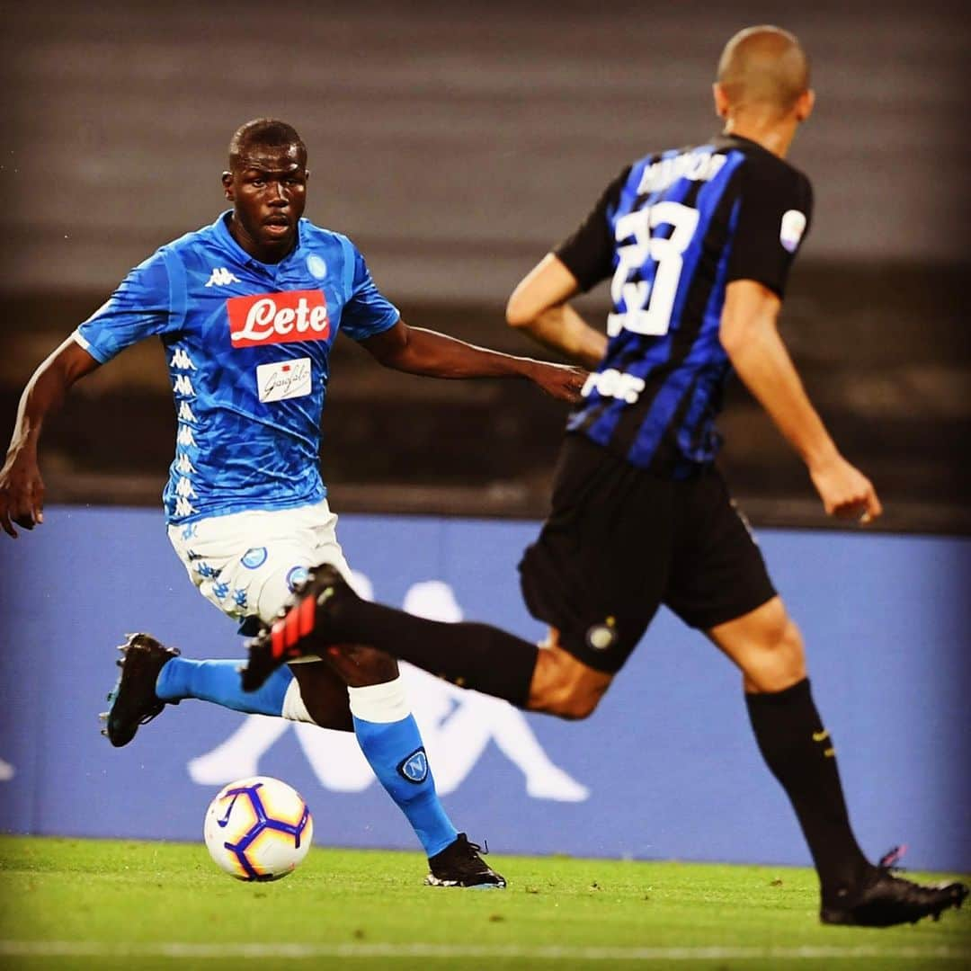 カリドゥ・クリバリさんのインスタグラム写真 - (カリドゥ・クリバリInstagram)「Gran bella vittoria! E che emozione gli applausi del San Paolo per il premio @seriea, al momento del cambio e alla fine del match 🙌🏿🙏🏿👏🏿 Grande victoire! Et quel frisson les applaudissements du San Paolo pour le prix #SerieA, au moment du remplacement et à la fin du match 🙌🏿🙏🏿👏🏿 🇮🇹 #NapoliInter 4-1 🇸🇳 #KK26 #famiglia 💙 #ForzaNapoliSempre 💪🏿 #DifendoLaCittà」5月20日 7時39分 - kkoulibaly26