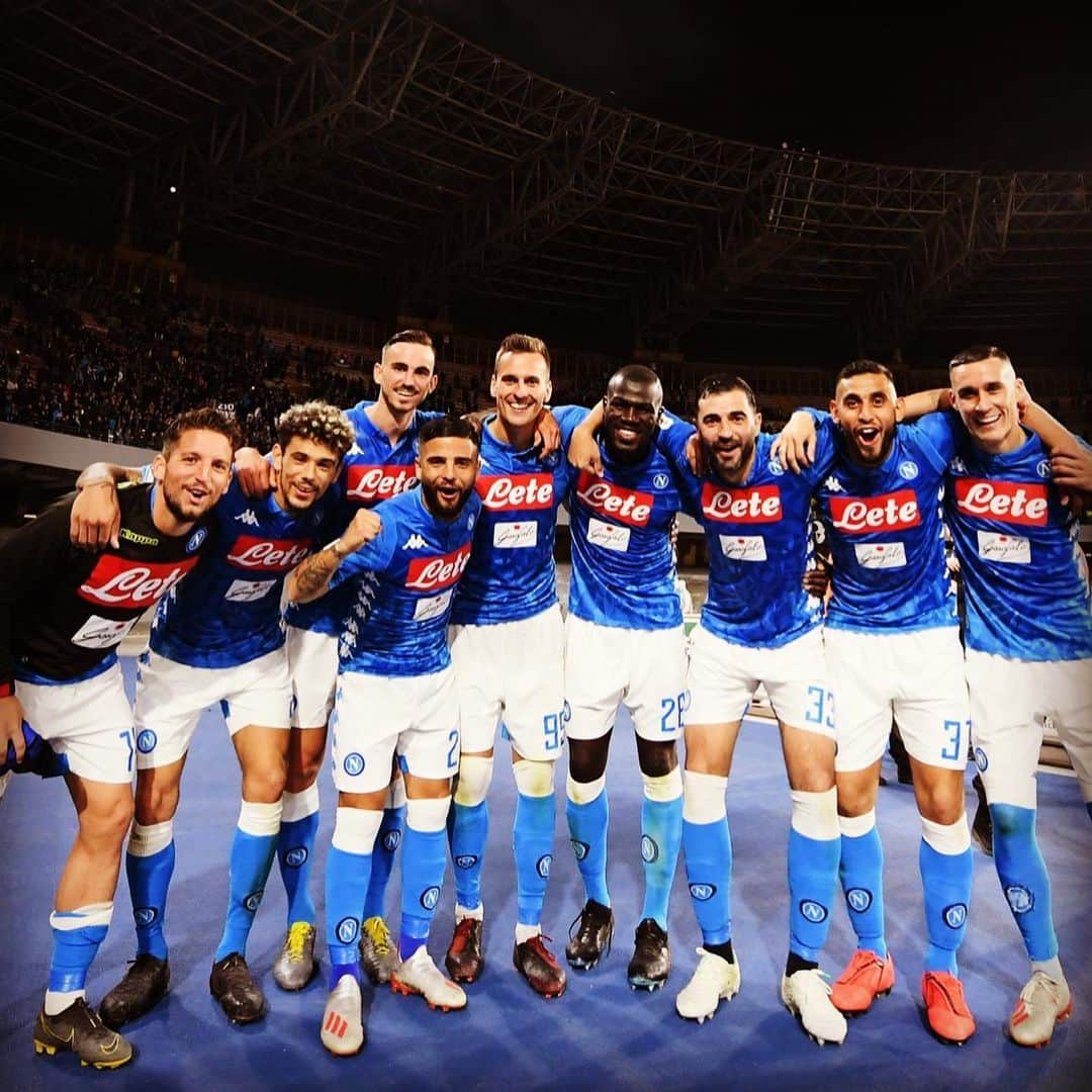 カリドゥ・クリバリさんのインスタグラム写真 - (カリドゥ・クリバリInstagram)「Gran bella vittoria! E che emozione gli applausi del San Paolo per il premio @seriea, al momento del cambio e alla fine del match 🙌🏿🙏🏿👏🏿 Grande victoire! Et quel frisson les applaudissements du San Paolo pour le prix #SerieA, au moment du remplacement et à la fin du match 🙌🏿🙏🏿👏🏿 🇮🇹 #NapoliInter 4-1 🇸🇳 #KK26 #famiglia 💙 #ForzaNapoliSempre 💪🏿 #DifendoLaCittà」5月20日 7時39分 - kkoulibaly26