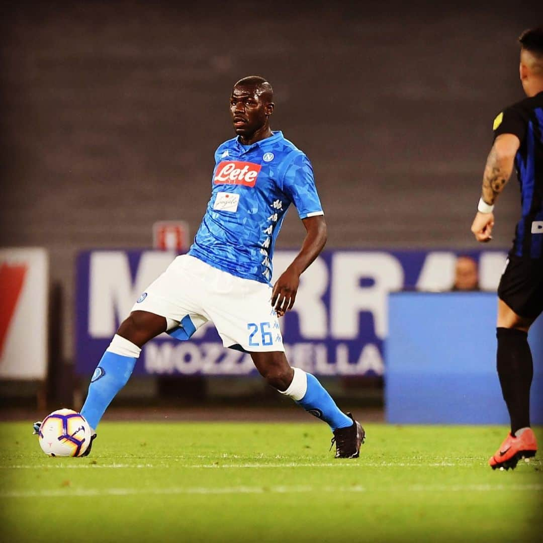 カリドゥ・クリバリさんのインスタグラム写真 - (カリドゥ・クリバリInstagram)「Gran bella vittoria! E che emozione gli applausi del San Paolo per il premio @seriea, al momento del cambio e alla fine del match 🙌🏿🙏🏿👏🏿 Grande victoire! Et quel frisson les applaudissements du San Paolo pour le prix #SerieA, au moment du remplacement et à la fin du match 🙌🏿🙏🏿👏🏿 🇮🇹 #NapoliInter 4-1 🇸🇳 #KK26 #famiglia 💙 #ForzaNapoliSempre 💪🏿 #DifendoLaCittà」5月20日 7時39分 - kkoulibaly26