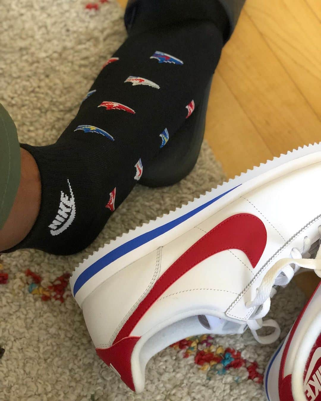 Mr. Tyさんのインスタグラム写真 - (Mr. TyInstagram)「Cortez on Cortez for #todayskicks. Lacing these up made me feel like elementary all over again. I remember wanting a pair of Cortez and my granddad giving my mom his credit so we could go and get me pair. I ended getting an all red women’s pair (trendsetter) with a white swoosh and white midsole accent. I’ll never forget hearing the kids on the bus saying “Yoooo you got the reds!” #cortez #nikecortez #ijustlikeshoes #womf #nikesocks #igsneskercommunity #complexkicks #sockfetish #crepecity #wiw #kicksonfire #theshoegame #hskicks #kotd #wdywt #soletoday #hnbmg」5月20日 7時52分 - regularolty