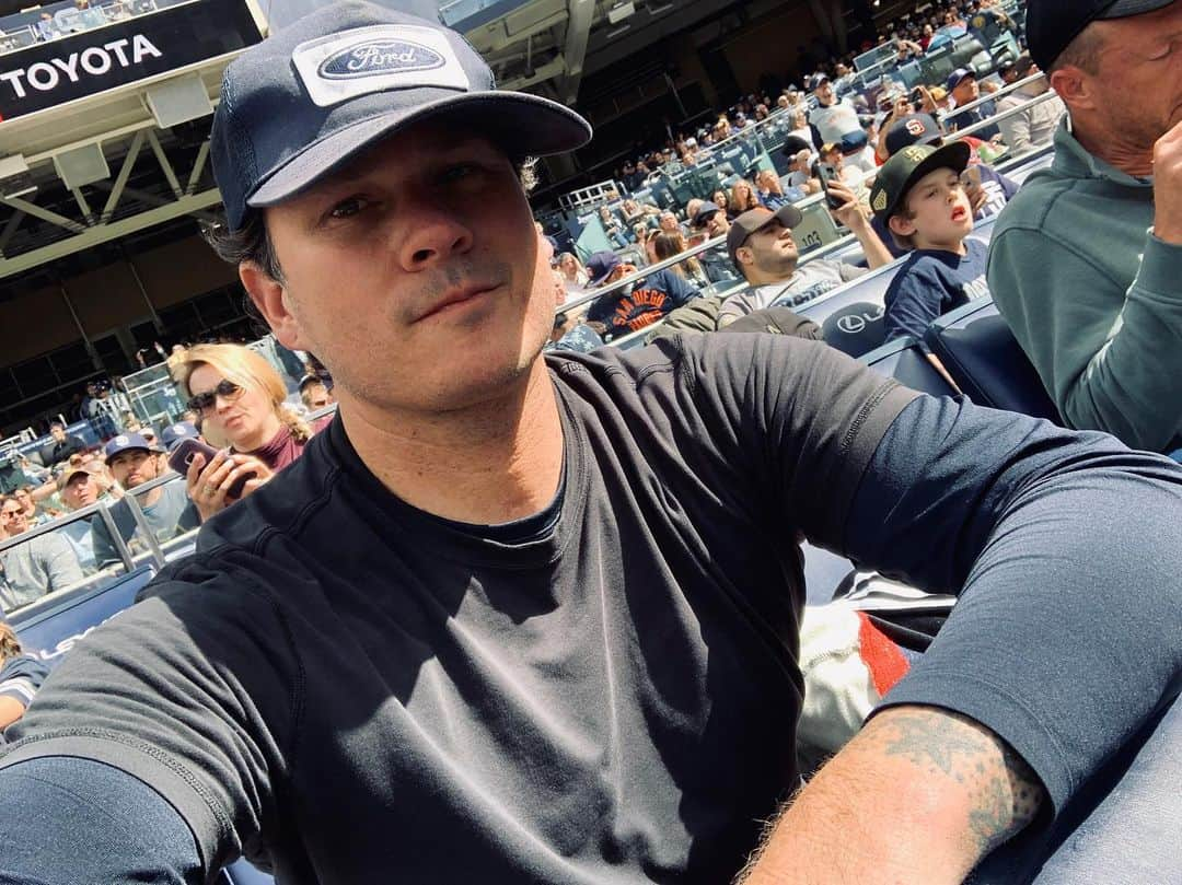 トム・デロングさんのインスタグラム写真 - (トム・デロングInstagram)「The look of a man who needs 3 runs for his boys the @padres... but the Pittsburgh Pirates have “the runs”」5月20日 8時00分 - tomdelonge