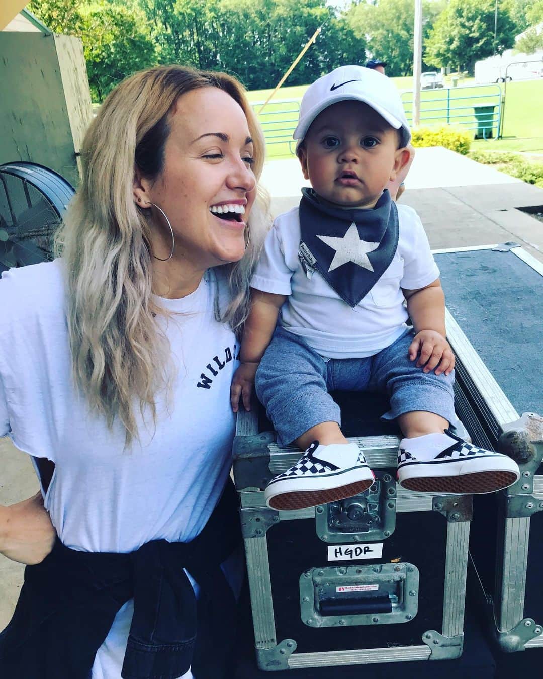 ブリット・ニコルのインスタグラム：「Me n Eli in AL yesterday! Thank you to every person who came out. It was glorious 💛」