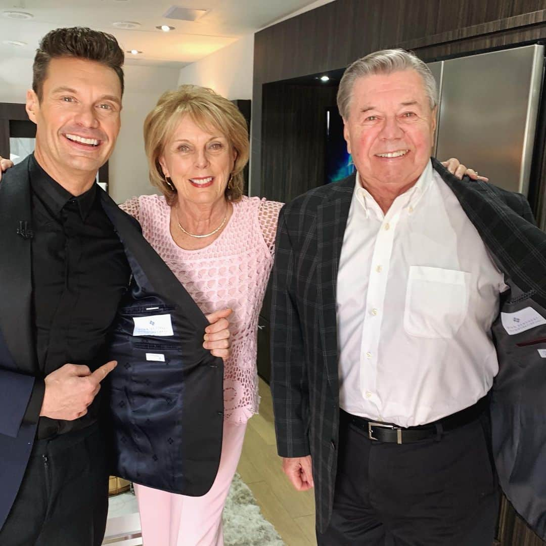 ライアン・シークレストさんのインスタグラム写真 - (ライアン・シークレストInstagram)「Team Seacrest has arrived. Dad and I are matching tonight in #RSDistinction uniform! #AmericanIdol #IdolFinale」5月20日 8時19分 - ryanseacrest