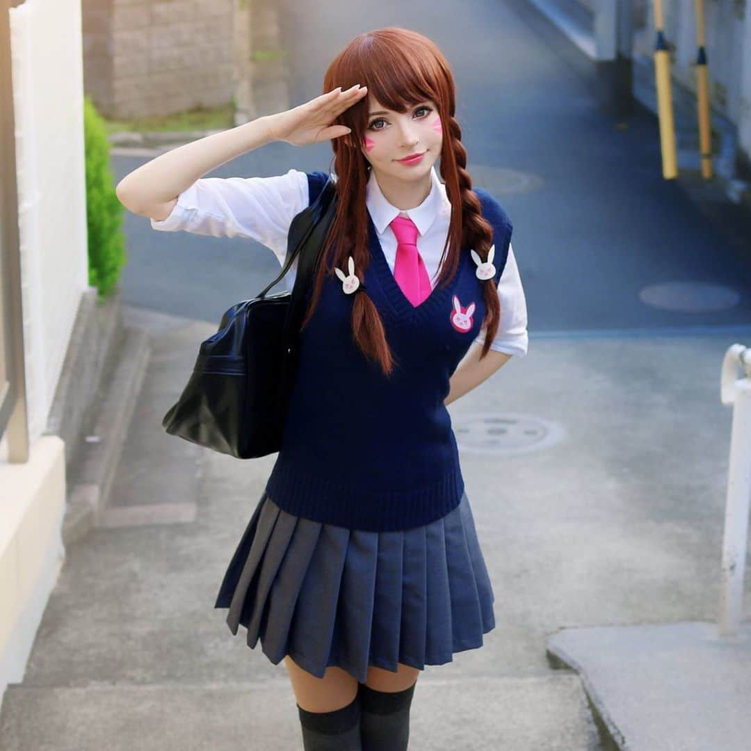 ソフィーさんのインスタグラム写真 - (ソフィーInstagram)「What do you think of the new Academy D.Va skin? 💖 . #academydva #dvacosplay #schoolgirldva #dvaskin #overwatch」5月20日 8時16分 - peachmilky_