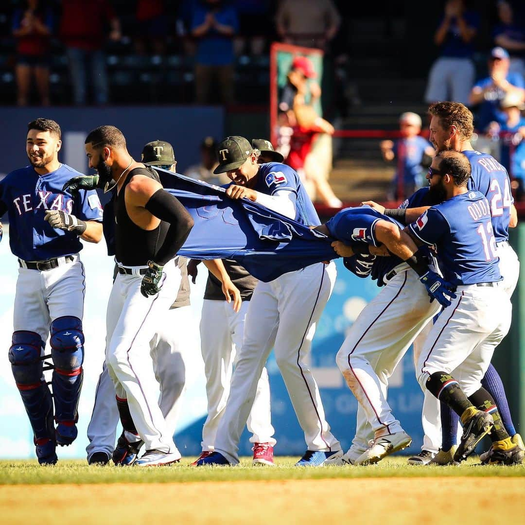 ノマー・マザラのインスタグラム：「Wowww what a crazy game!! Way to go guys 🙌🏼💪🏼🔥 #Rangers #togetherwe 🙏🏼」