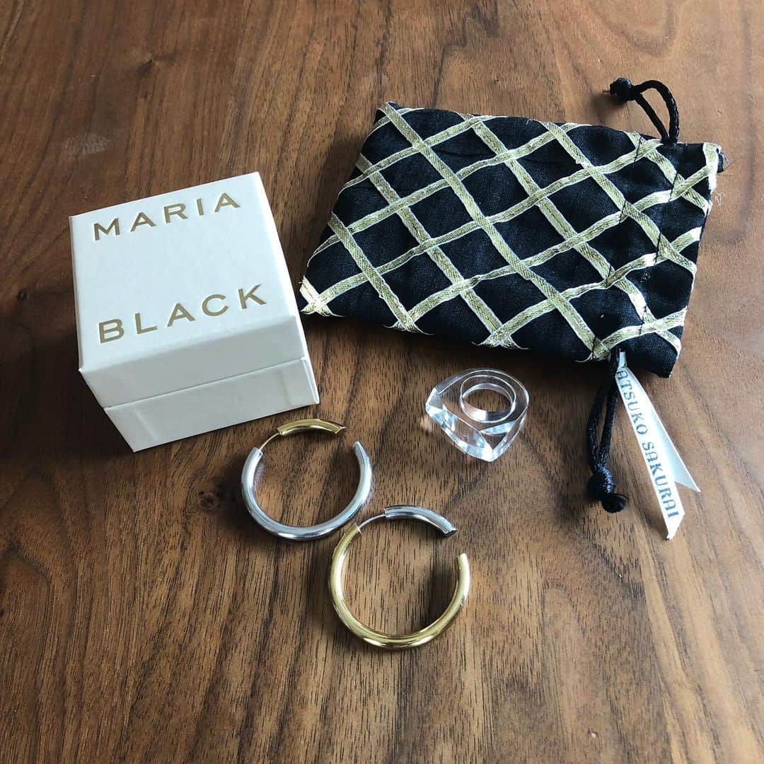chikako0824のインスタグラム：「ポップアップでのお買物。 梅田阪急と、ルクアイーレ。 ナツコサクライで働いてる友人に水晶のステキなリングを選んでもらいました😊  #mariablack  #natsukosakurai  #ring  #pierce」