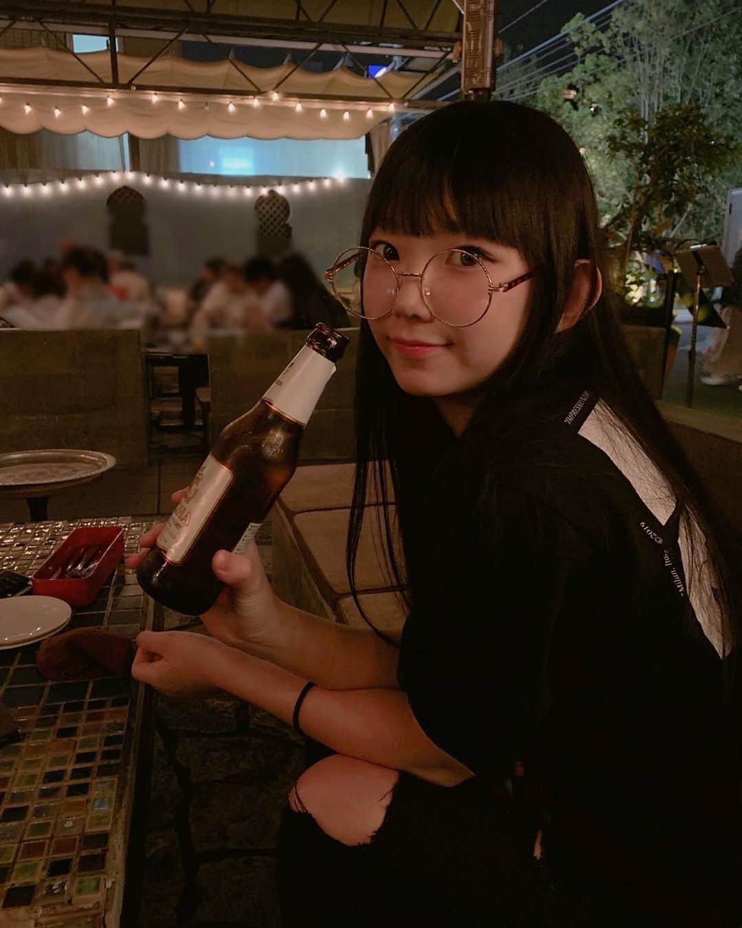 長澤茉里奈さんのインスタグラム写真 - (長澤茉里奈Instagram)「海外のビールあるとつい頼みたくなっちゃうよね〜🥺 #シンハービール #shingha  うまうま〜」5月20日 8時33分 - marinanagasawa1008