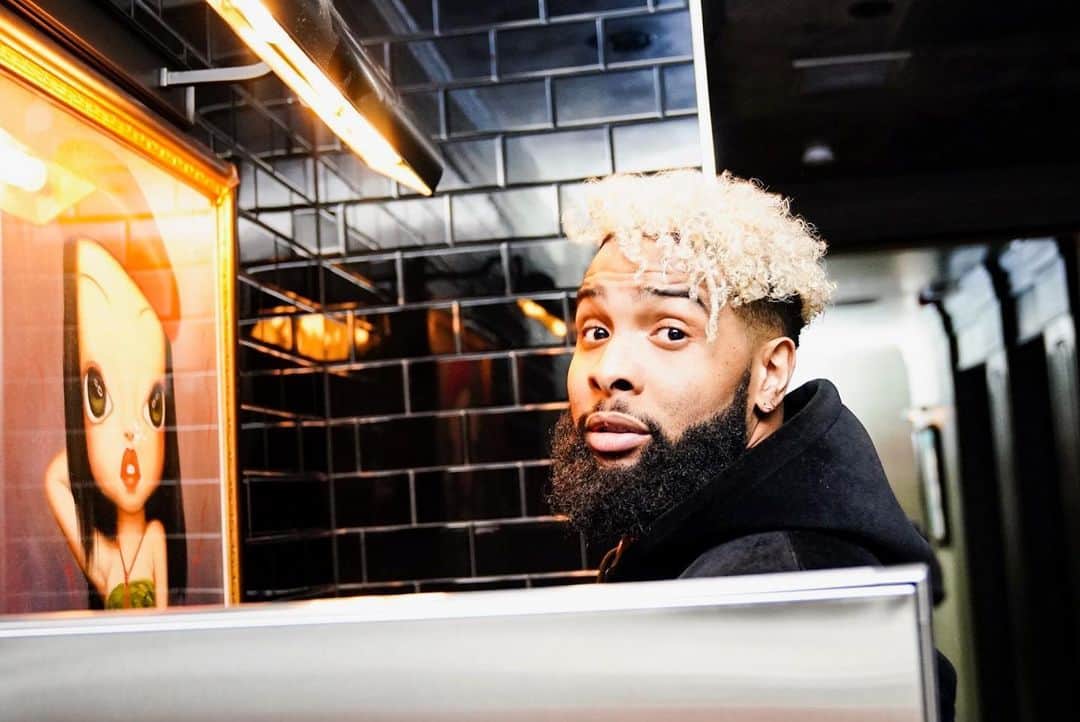 オデル・ベックハン・ジュニアのインスタグラム：「Real talk... shouldn’t we wash our hands before we go to the bathroom? If we have to after I feel like we got a bigger problem 😂😂😂 #HonestQuestion #ImaGoWitBoth」