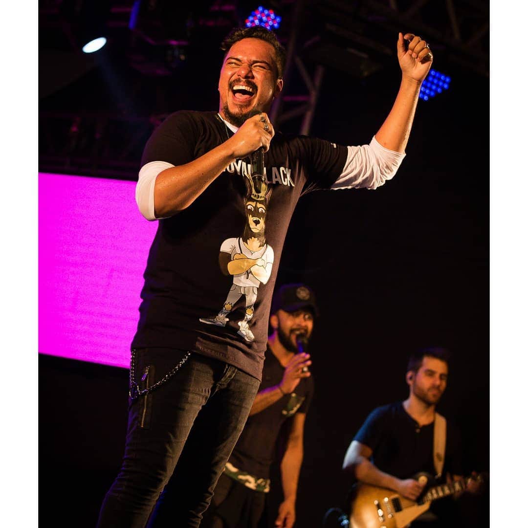 Sorriso Marotoのインスタグラム：「O fim de semana foi com a turma do interior de Sampa! 😃 Obrigado pelo carinho da galera de Pirassununga e Piracicaba! ❤️ #AoCuboAoVivoEmCores @bcbrunocardoso @eusergiojr @crisjog @vinisorriso @frd.silva 📷 @ovitorbranco」