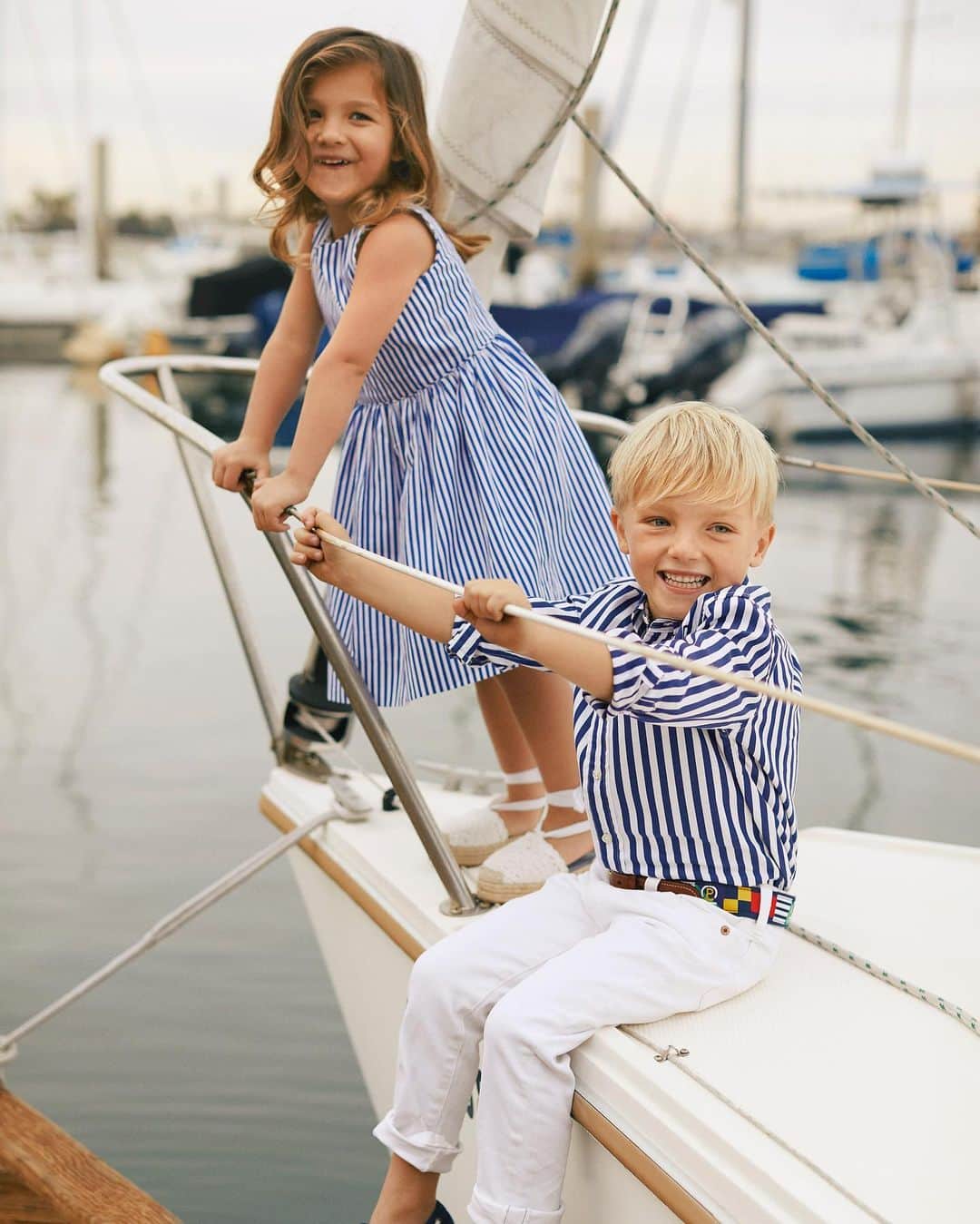 Polo Ralph Laurenさんのインスタグラム写真 - (Polo Ralph LaurenInstagram)「Sail away in navy and white stripes — perfect for dinghy captains of all ages. . Discover #RLKids new arrivals through bio link.」5月20日 8時35分 - poloralphlauren