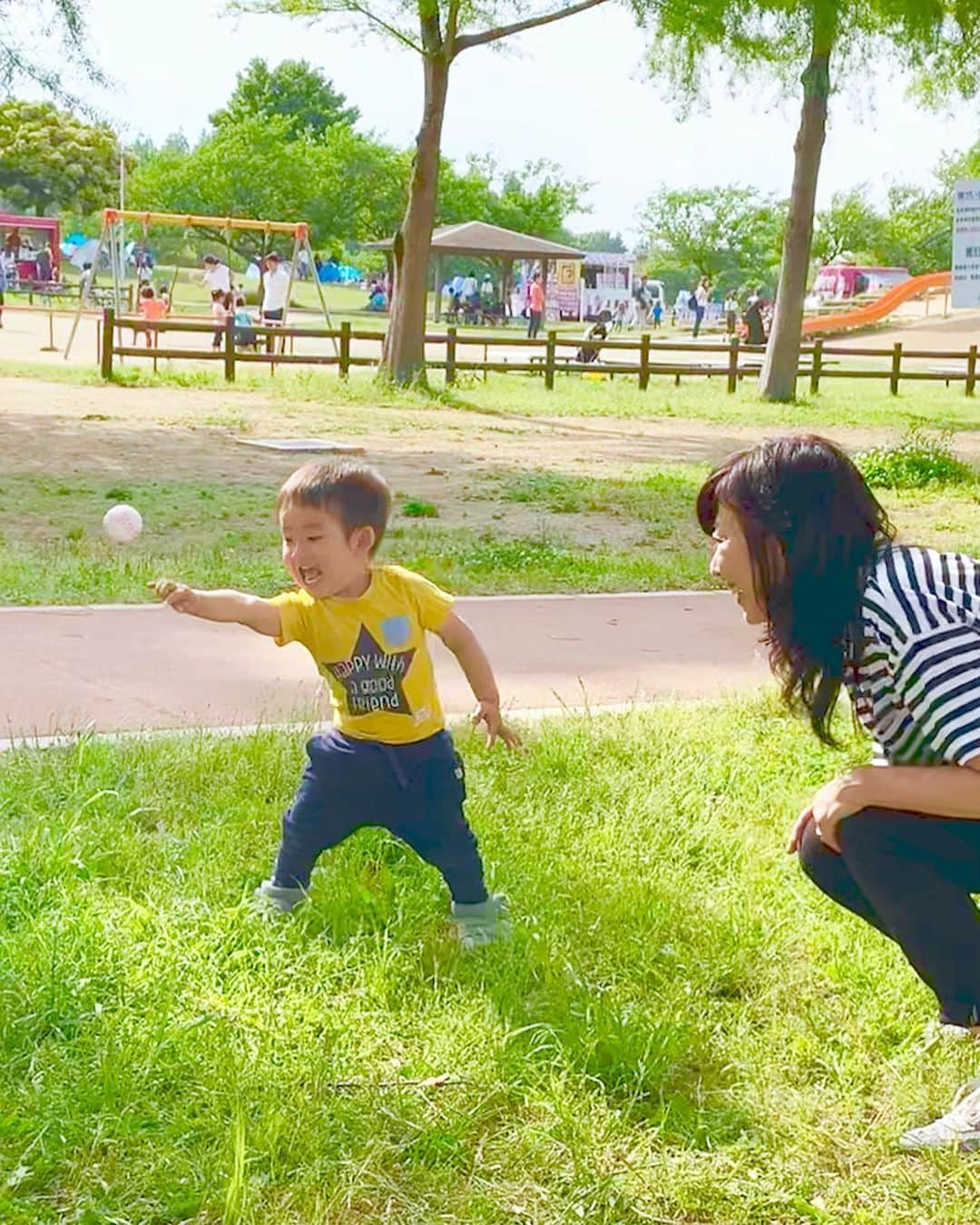 桜井未来さんのインスタグラム写真 - (桜井未来Instagram)「お婆ちゃんとビートとボール遊び⚾️。 ・ ・ ・  #公園 #お出かけ #ママ #baby #ママ友募集 #赤ちゃんのいる生活 #ママサークル #ママイベント #ママ会 #都内ママ #ベビスタグラム #mamagirl #ベビフル #コドモダカラ #コドモノ #ママリ #親バカ部 #新米ママ東京部 #お弁当 #弁当 #obento #ピクニック」5月20日 8時45分 - miki.sakurai0214