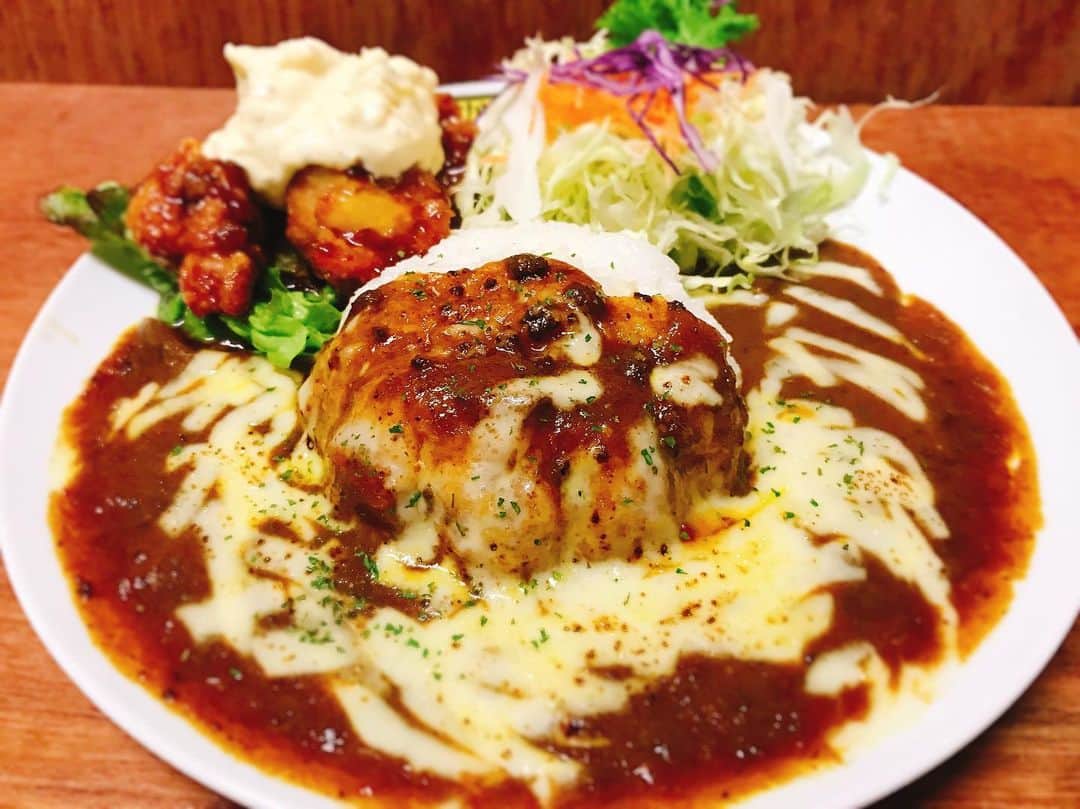 のインスタグラム：「おはカレー！！今日は都内で打合せラッシュ！！たくさんのお仕事の依頼をいただき打合せ！今後もいろいろ仕掛けルウ〜！！お楽しみに！！では今週もカレー倶楽部ルウを華麗によルウしく！ ★ ★ #チキン南蛮カレー #チキン南蛮 #難波 #カレー倶楽部ルウ #相互フォロー#フォロバ#令和#宮崎 #都城 #福岡  #渡辺通り#大阪 #飯テロ #鹿児島 #熊本 #大阪駅 #京都 #清水寺 #大阪カレー #スパイスカレー #梅田 #守口 #宮崎ランチ  #大阪駅前第3ビル #大阪ランチ #いいねした人で気になった人フォロー #カレー好きな人と繋がりたい #カレー #二年坂」