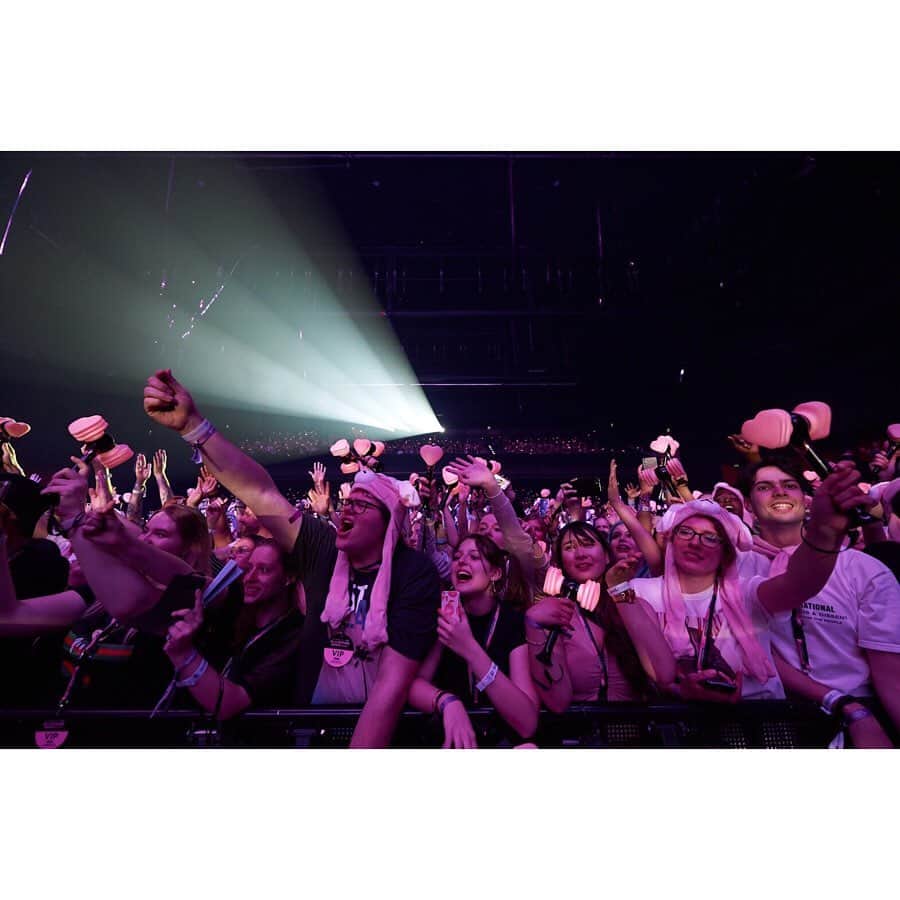 BLACKPINKさんのインスタグラム写真 - (BLACKPINKInstagram)「Our first concert for our Europe tour was SO much fun 🖤 Thank you so much for having us! We love you Amsterdam BLINKs 💕 ⠀⠀⠀ #BLACKPINK #블랙핑크 #BLACKPINK2019WORLDTOURwithKIA #INYOURAREA #AMSTERDAM #YG」5月20日 9時00分 - blackpinkofficial