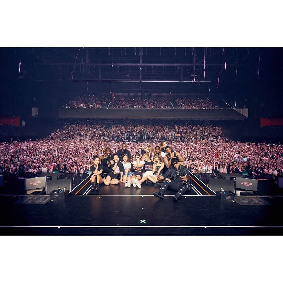 BLACKPINKさんのインスタグラム写真 - (BLACKPINKInstagram)「Our first concert for our Europe tour was SO much fun 🖤 Thank you so much for having us! We love you Amsterdam BLINKs 💕 ⠀⠀⠀ #BLACKPINK #블랙핑크 #BLACKPINK2019WORLDTOURwithKIA #INYOURAREA #AMSTERDAM #YG」5月20日 9時00分 - blackpinkofficial