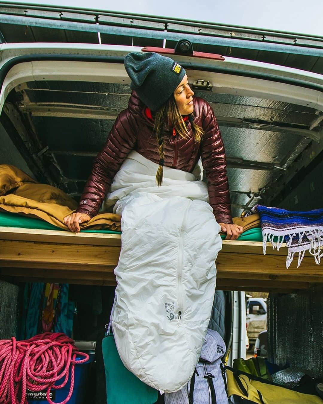 マウンテンハードウェアのインスタグラム：「Yeah, mid-century modern is cool, but have you ever just rolled out your sleeping bag over a mattress and scoped the crag from bed? 📷: @howsheviewsit」