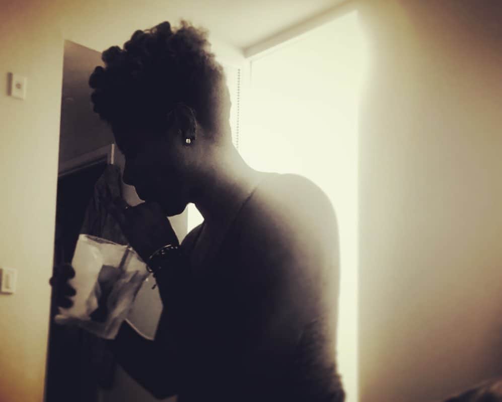 ケリスのインスタグラム：「#intimatemoments ❤️」