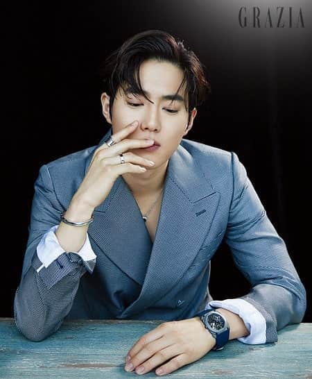 のインスタグラム：「Suho @kimjuncotton 💙 for Grazia Korea April 2019. 📸 by Kim Yeong Jun . . . . . . #수호 #守護 #Suho #김준면 #KimJunMyeon #EXO  #엑소 #エクソ#맞팔 #셀스타그램 #셀카 #얼스타그램 #데일리 #선팔 #인스타그램  #l4l #f4f  #like4like #ootd  #おしゃれ #オシャレ #いいね返し #フォロー #韓国人 #韓国 #セルカ #自撮り #ファッション #フォロー#koreanboy」