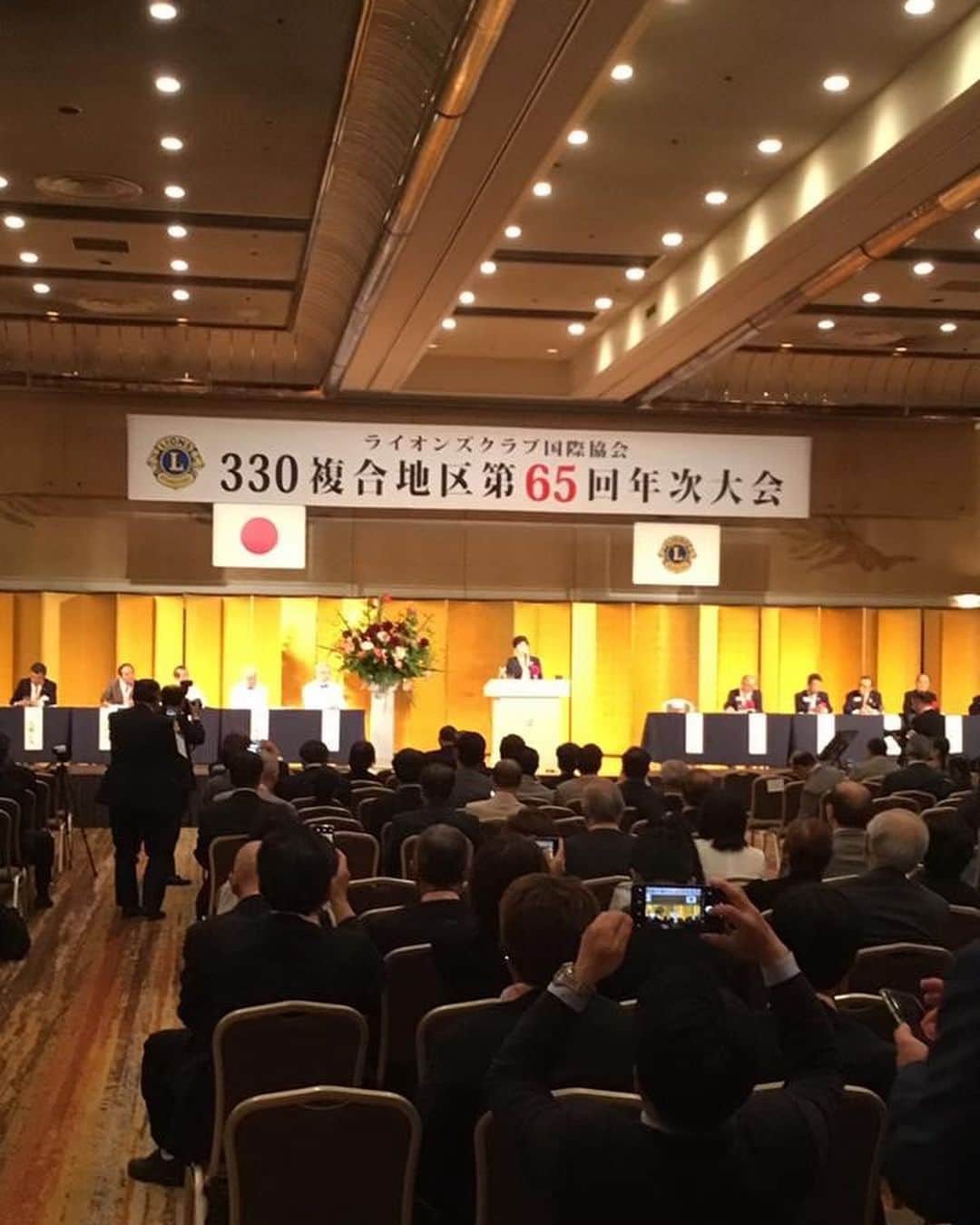 小池百合子さんのインスタグラム写真 - (小池百合子Instagram)「ライオンズクラブ330複合地区の年次大会でご挨拶。2020東京大会のシティーキャスト（都市ボランティア）にも多数ご参加いただいています。We serveの精神の実践に感謝いたします。」5月20日 9時20分 - yuriko.koike