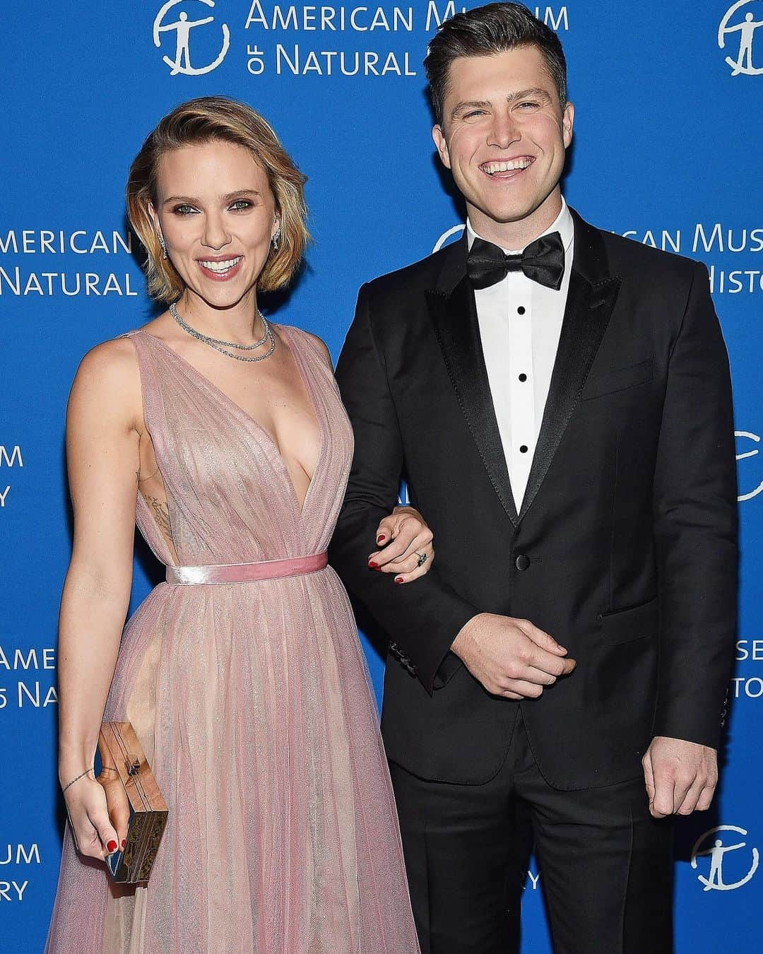 People Magazineさんのインスタグラム写真 - (People MagazineInstagram)「It’s official! Scarlett Johansson and Colin Jost are engaged. Head to the link in our bio for more. 💍 | 📷: Dimitrios Kambouris/Getty」5月20日 9時20分 - people