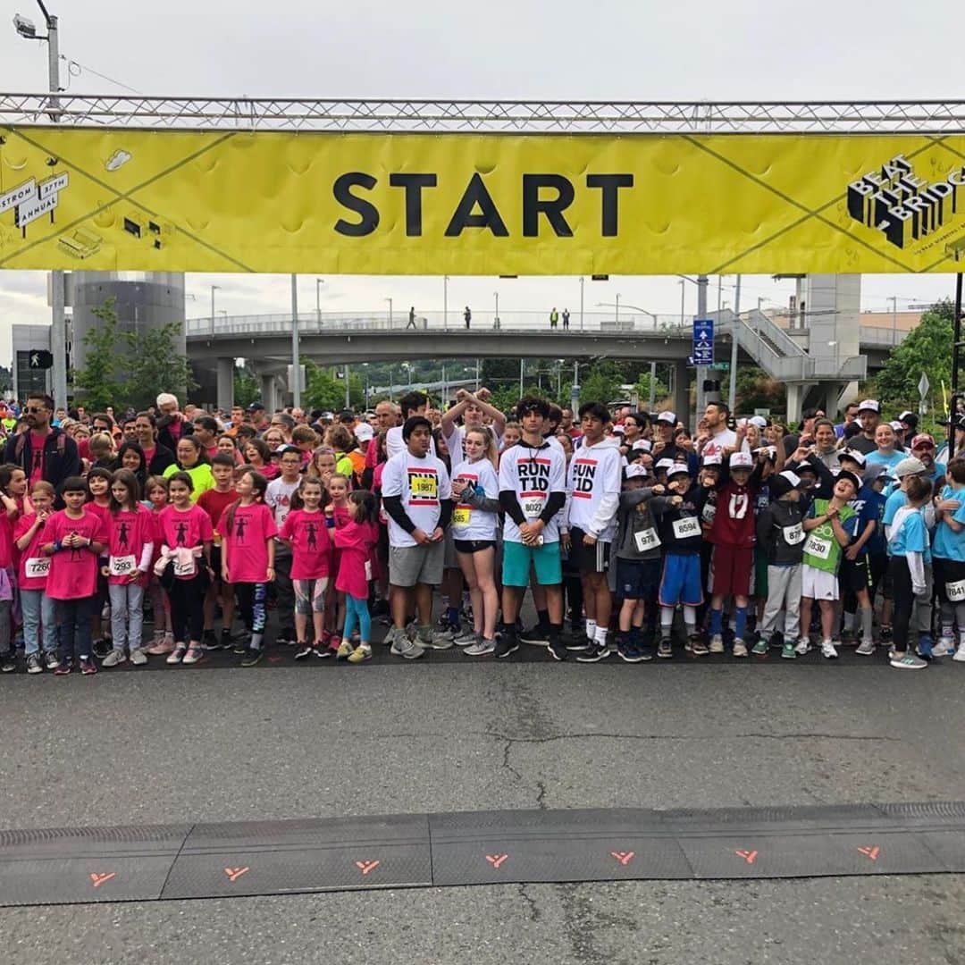 Nordstromさんのインスタグラム写真 - (NordstromInstagram)「Thank you to everyone who joined us today in Seattle for the 37th Annual #Nordstrom #BeatTheBridge to help find a cure for #T1D! | repost @jdrfgreaternw 📸: @alabastrophoto #NordstromCares #NordstromSeattle」5月20日 9時40分 - nordstrom