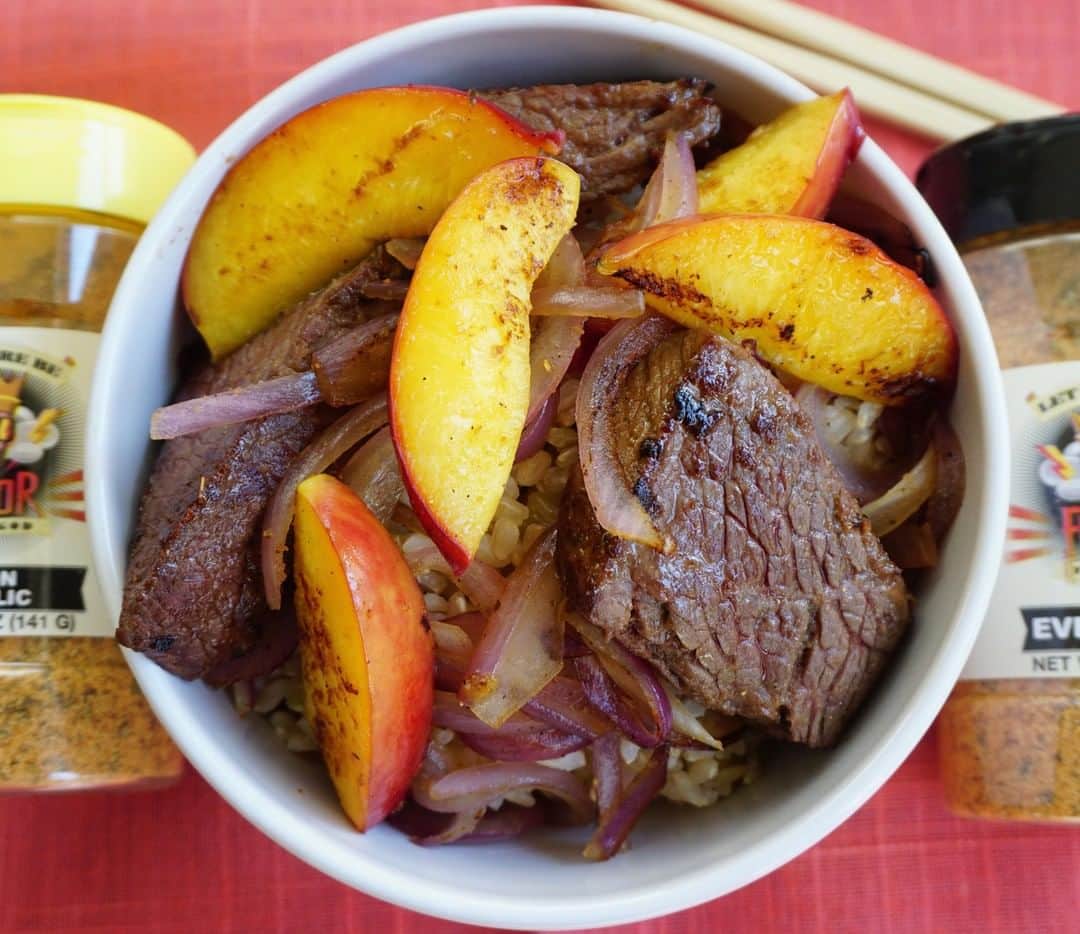 Flavorgod Seasoningsさんのインスタグラム写真 - (Flavorgod SeasoningsInstagram)「Stir Fried Steak & Nectarines⠀ .⠀ Seasoned with #flavorgod  Lemon & Garlic⠀ On Sale here ⬇️⠀ www.flavorgod.com⠀ .⠀ Ingredients:⠀ 8-12 ounces grass fed top sirloin, sliced⠀ 1 nectarine, sliced⠀ 1/2 red onion, sliced⠀ 1 tablespoon Liquid Aminos⠀ 1 teaspoon tapioca flour⠀ 1 teaspoon Flavorgod Lemon & Garlic⠀ 1 teaspoon extra virgin olive oil⠀ ⠀ Directions:⠀ In a bowl, combine the liquid aminos, Flavorgod seasoning and flour. Add the steak slices and mix to coat well. Let marinate 10 minutes at room temperature.⠀ Heat a wok or large fry pan over high heat. Add 1 tablespoon of oil and swirl to coat. Add the Steak, fry for 30 seconds and then flip and fry another 30-60 seconds. ⠀ Remove the meat and place on a dish keeping as much sauce and oil in the wok as possible.⠀ Turn the heat to medium and add the red onions. Fry for 1 minute. Add the nectarine slices and fry for 1 minute. Add the beef back into the wok, plate and serve.⠀ -⠀ -⠀ #food #foodie #flavorgod #seasonings #glutenfree #keto #paleo  #breakfast #lunch #dinner#yummy #delicious #foodporn #mealprep #kosher ⠀」5月20日 10時00分 - flavorgod