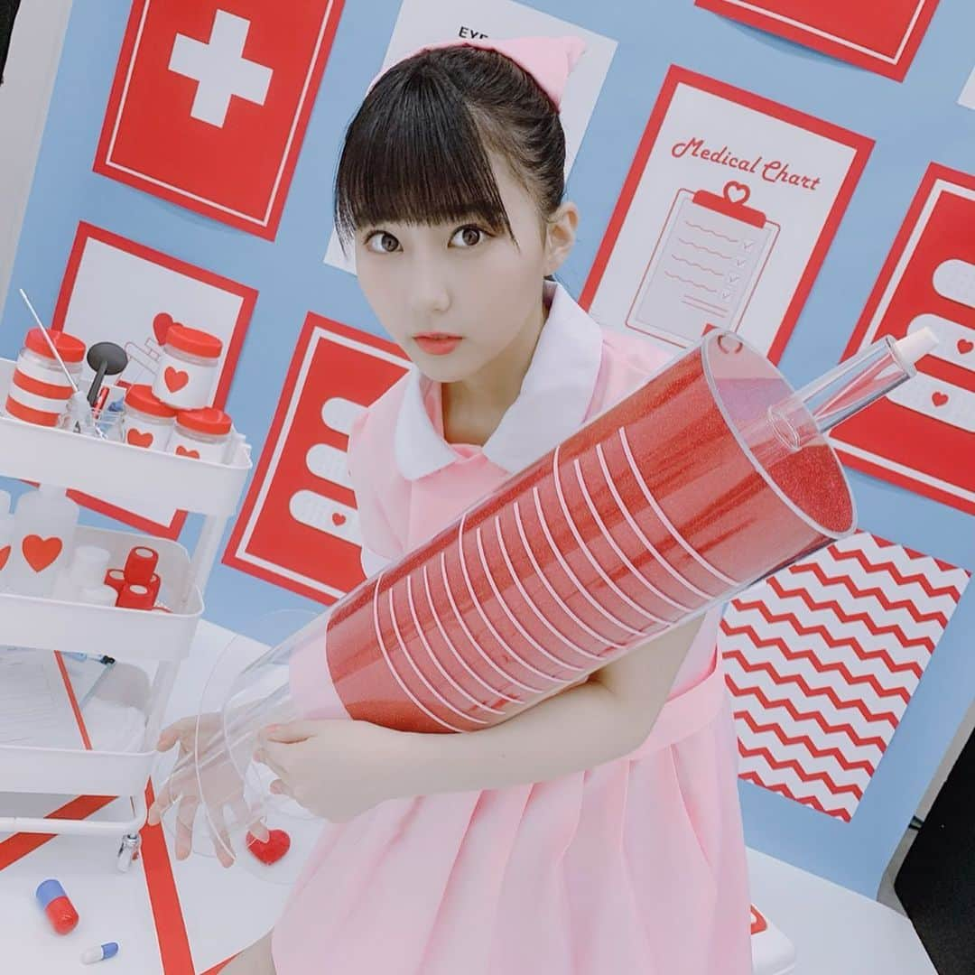 田中美久さんのインスタグラム写真 - (田中美久Instagram)「みくりん不足はダメですよ？💉💓 #ナース #コスプレ #HKT48 #生写真 #ゲットしてね #レアだよ #みんなに #笑われた #これはダメだよ #なんか #恥ずかしかったもん #🏥 #💉 #💕」5月20日 10時27分 - mikumonmon_48