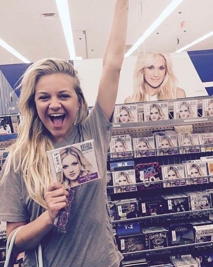 Kelsea Balleriniさんのインスタグラム写真 - (Kelsea BalleriniInstagram)「This was me 4 years ago to the day in Walmart buying my debut record. Thank you for 4 years of memories and sing alongs and for welcoming those 12 songs into your lives like you have. What’s your favorite The First Time track??」5月20日 10時30分 - kelseaballerini