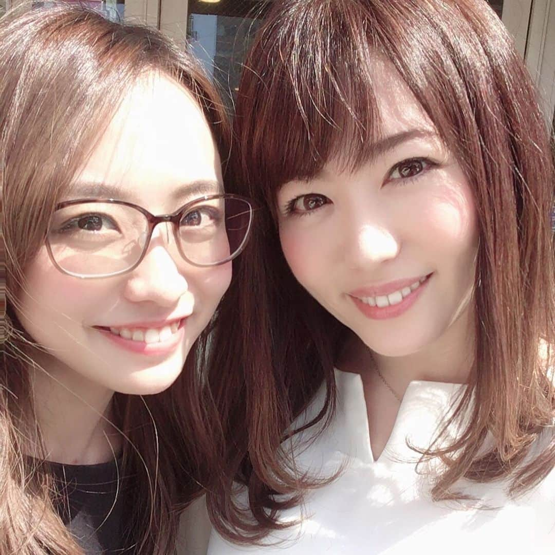 足木優さんのインスタグラム写真 - (足木優Instagram)「1泊2日の北海道遠征✈️✨withきゃなこ💓💓たくさんの人と再会できて、うれしい2日間✨大好きな笑顔がいっぱい！ お腹いっぱい！スープカレー、お寿司、味噌ラーメン🤤❤️🤤ジンギスカンげと！LeTAOのチーズケーキも！六花亭も笑🍫 久々の北海道は幸せで溢れたぁぁぁぁ💕 体が硬すぎてtake5って😑こりゃ、まずい笑 #北海道 #遠征 #丸山奏子 #幸せいっぱい #ありがとう #体が硬すぎ事件 #ヨガ行きたい」5月20日 10時47分 - ashikiyuu