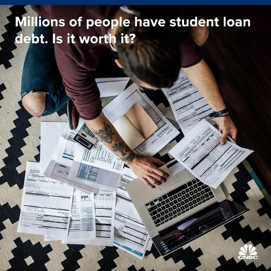 CNBCさんのインスタグラム写真 - (CNBCInstagram)「20 million students started college last fall, and this much is certain: The vast majority of them will be taking on debt — a lot of debt.⁣ ⁣ What's less certain is whether their degrees will pay off.⁣ ⁣ The cost of a college education is so high now that we have reached a tipping point at which the debt incurred often isn't outweighed by future earnings potential.⁣ ⁣ What this means for the workforce, at the link in bio.⁣ *⁣ *⁣ *⁣ *⁣ *⁣ *⁣ *⁣ *⁣ #job #jobs #career #recruiting #recruitment #hiring #careers #work #hr #jobopening #resume #employment #business #staffing #linkedin #jobhunt #nowhiring #jobhunting #werk #working #goals #useconomy #studentdebt #college #value  #business #businessnews #news #new #cnbc」5月20日 11時01分 - cnbc