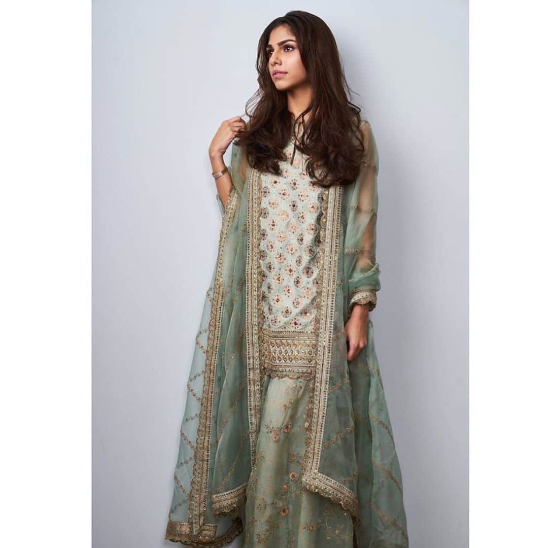 Indianstreetfashionさんのインスタグラム写真 - (IndianstreetfashionInstagram)「This Sabyasachi aqua mint outfit is a hit 🔥 #indianstreetfashion . . . . #indianfashion #stylefile #indianbride #bridalwear #weddings #bridalfashion #indianweddings #ethnic #traditional #potd #couture #designer #glamour  #photography #fashionphotography #ootd #bridalinspo #sangeet #mehendi . . .  #weddingblogger #fashionblogger #indianblogger #dubaiblogger #londonblogger #celebstyle」5月20日 11時05分 - indianstreetfashion