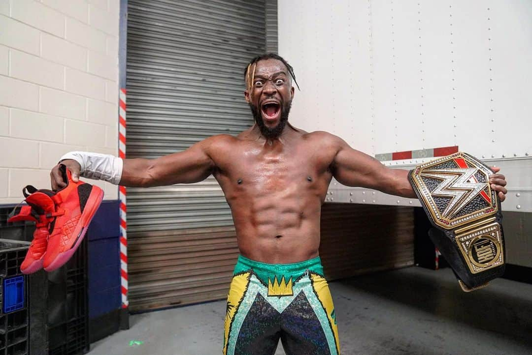 WWEさんのインスタグラム写真 - (WWEInstagram)「No shoes, no problem! @thetruekofi defeats #KevinOwens to retain his #WWEChampionship at #MITB!」5月20日 11時20分 - wwe