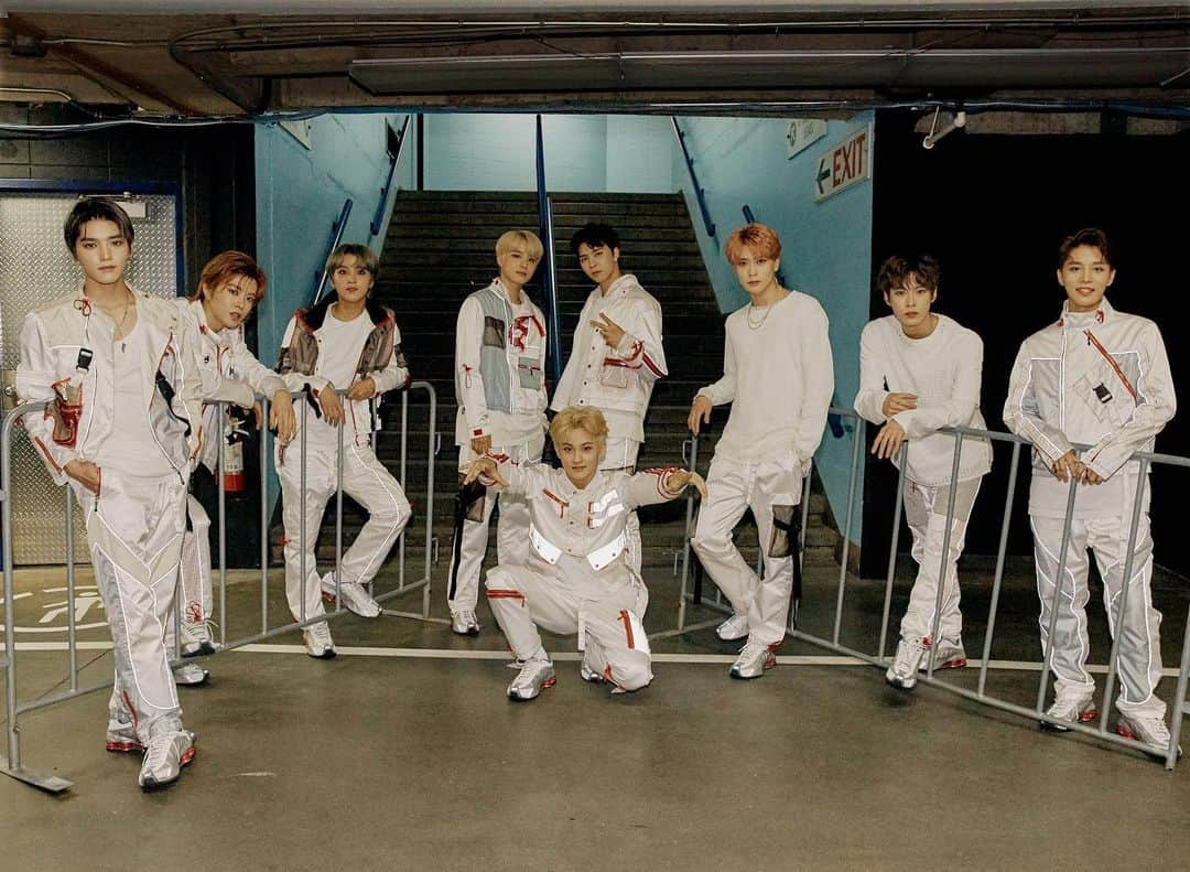 NCT 127さんのインスタグラム写真 - (NCT 127Instagram)「Last stop of our North American tour!!! Feelin’ bittersweet but ready to hit the stage! VANCOUVER LET’S GET IT  NCT 127 〖 #SUPERHUMAN 〗  Music Release ➫ 2019 05 24 #WE_ARE_SUPERHUMAN #NCT127_SUPERHUMAN  #VANCOUVER #MARKinVANCOUVER #NEOCITYinCANADA #NCT127inCANADA #NCT127 #NCT」5月20日 11時55分 - nct127